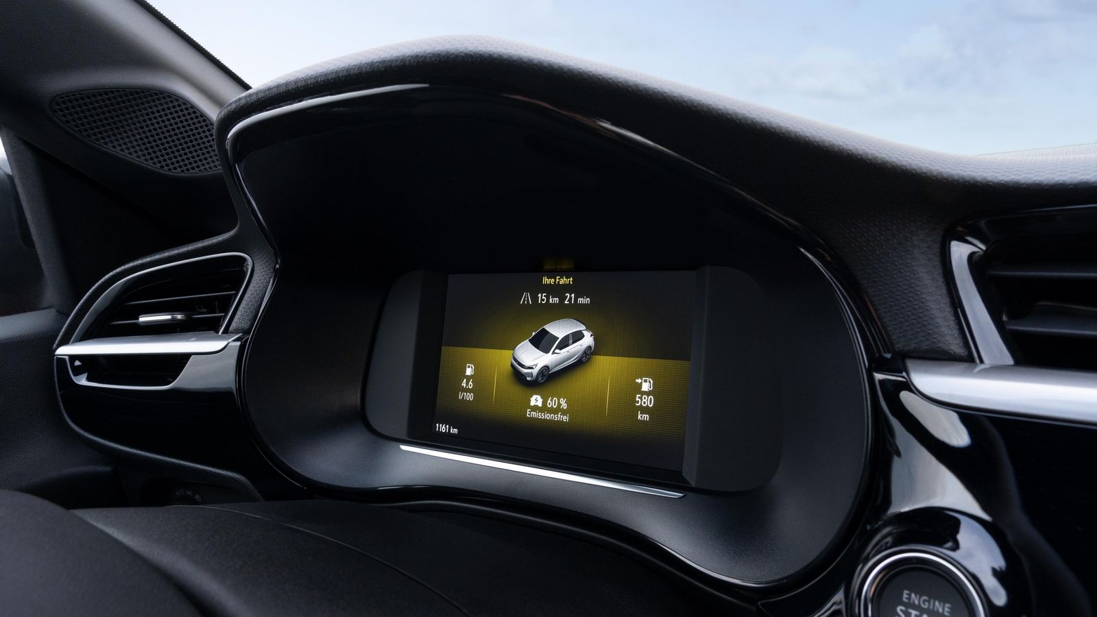 En ambos modelos, la instrumentación ofrece detalles sobre el funcionamiento del sistema híbrido como el flujo de energía entre batería, motor de gasolina y ruedas, o el estado de carga de la batería. También otros como el porcentaje del recorrido realizado sin emisiones, cuando actúa el motor eléctrico.