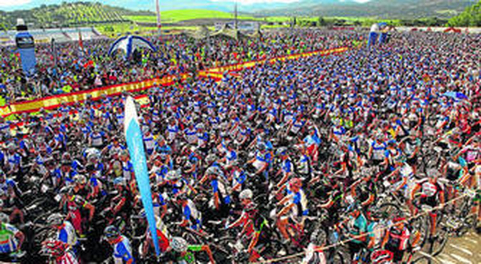 Salida de la prueba de los 101 kilómetros de la Legión.