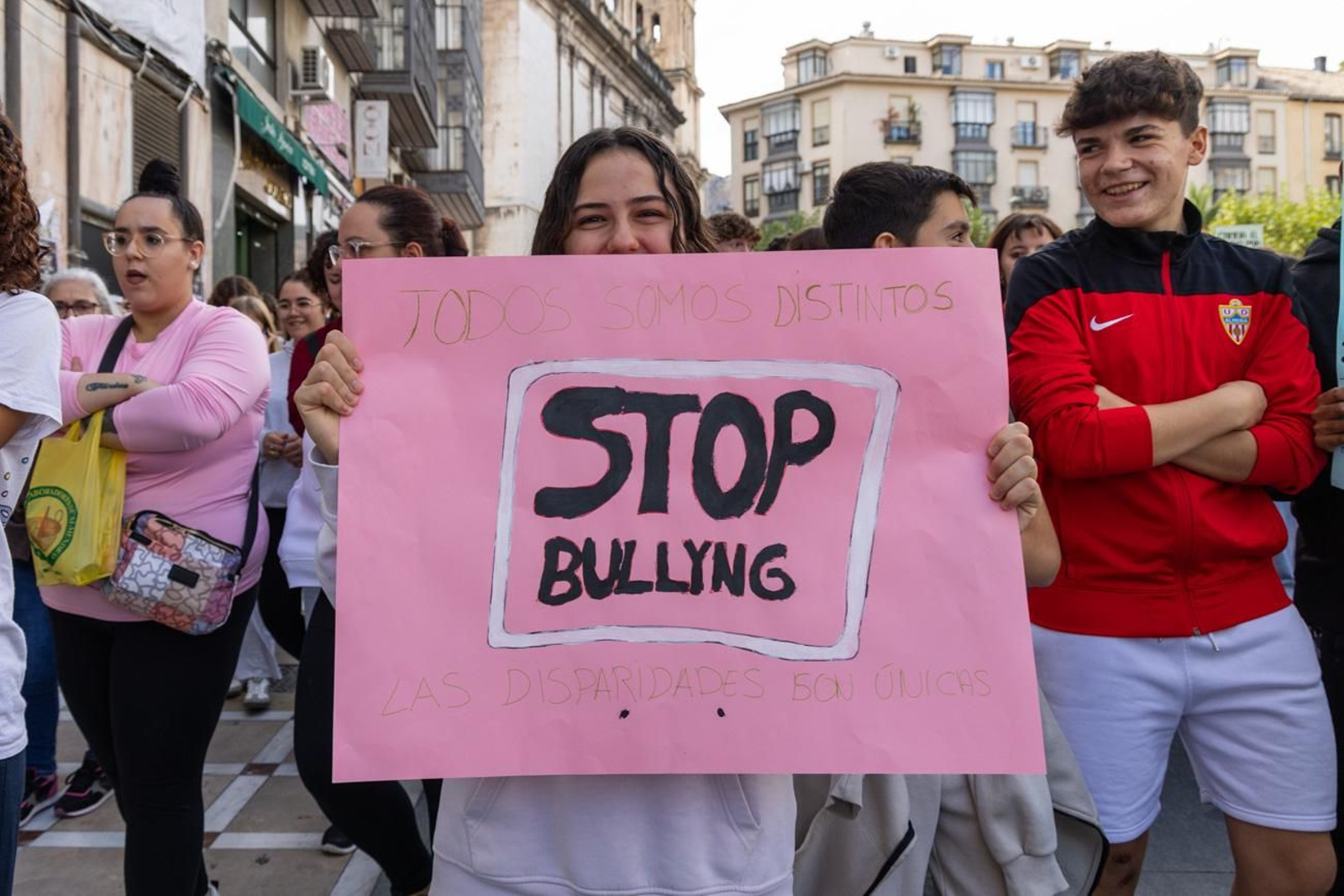 oncentración-manifestación en la plaza de la Constitución por la huelga de estudiantes por la víctima de acoso