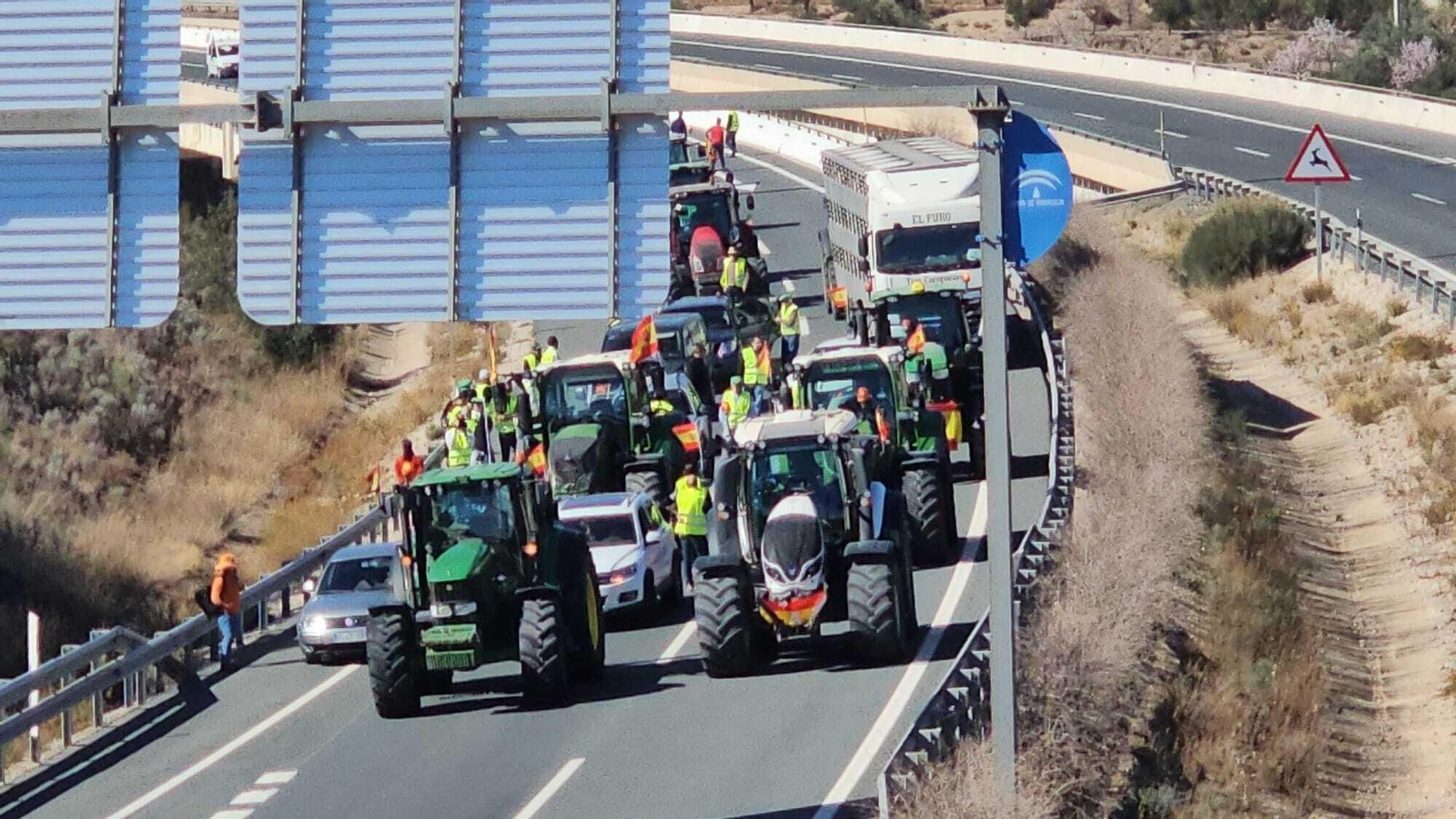 Así ha sido la tractorada que ha recorrido la A92N, por la Comarca de los Vélez