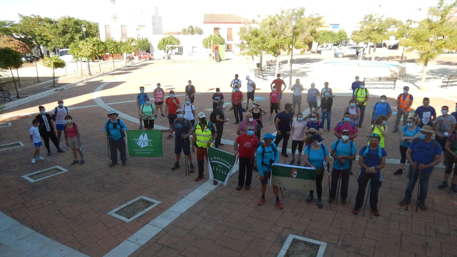 Senderistas participantes en la pasada ruta por la Sierra de San Pablo (Montellano).