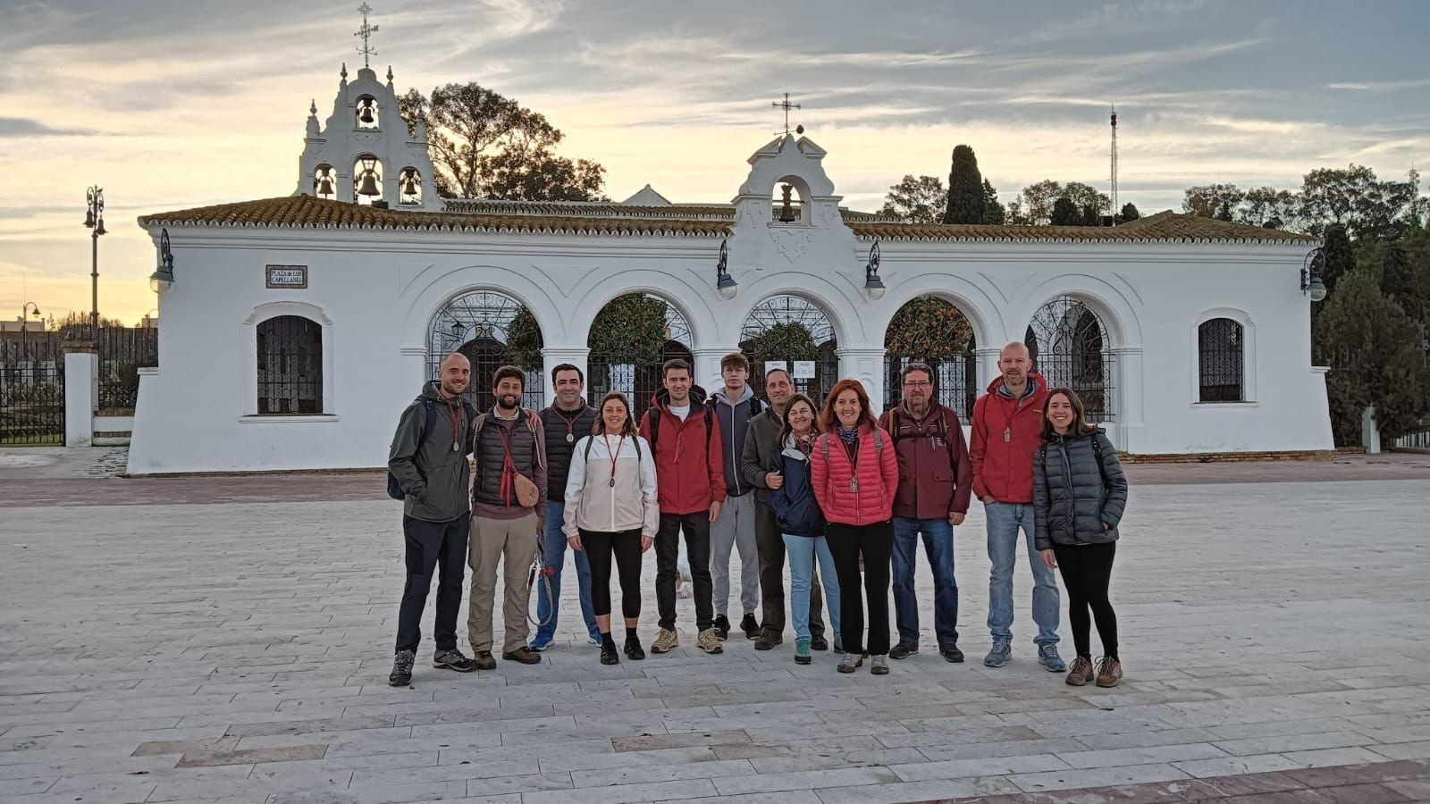 El equipo de peregrinos en el Santuario de La Cinta