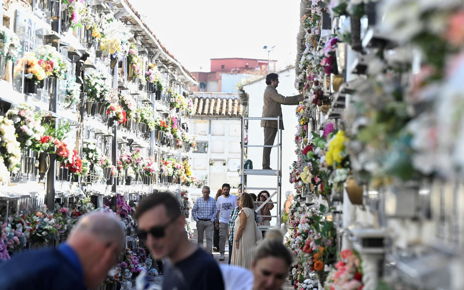 Las imágenes del Día de los Santos en los cementerios de Córdoba