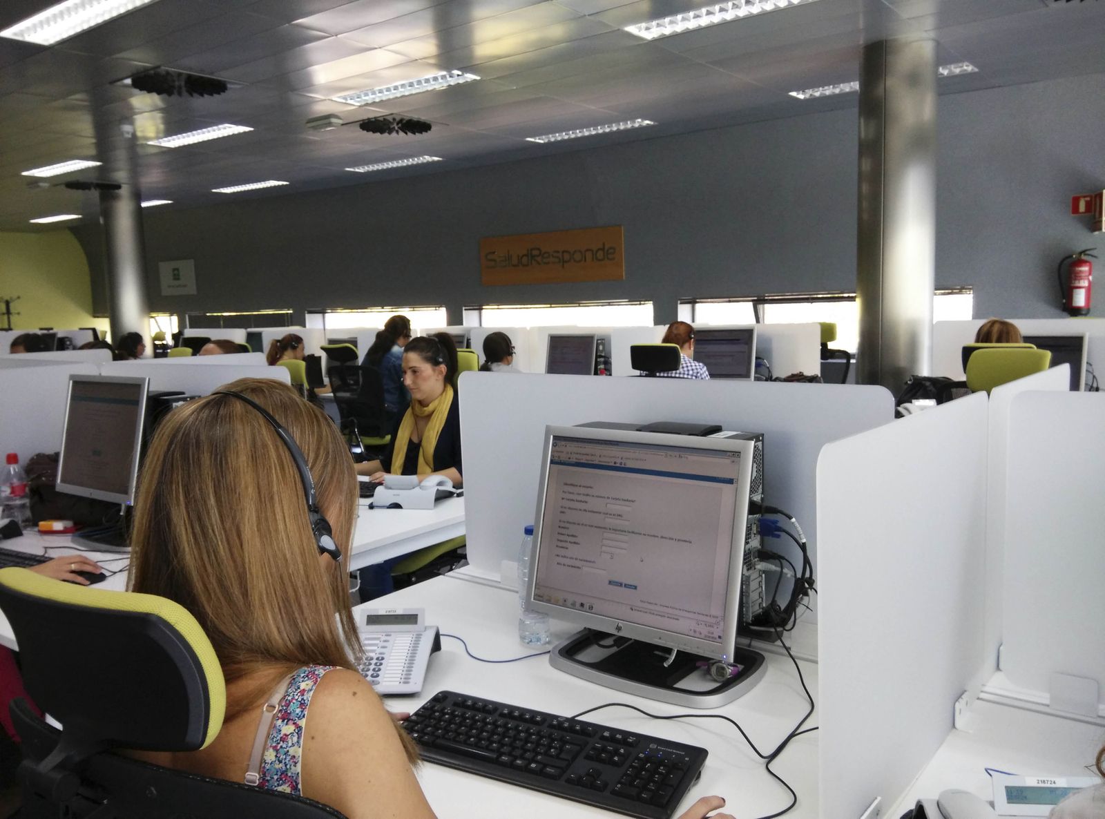Teleoperadores de Salud Responde en una imagen de archivo.