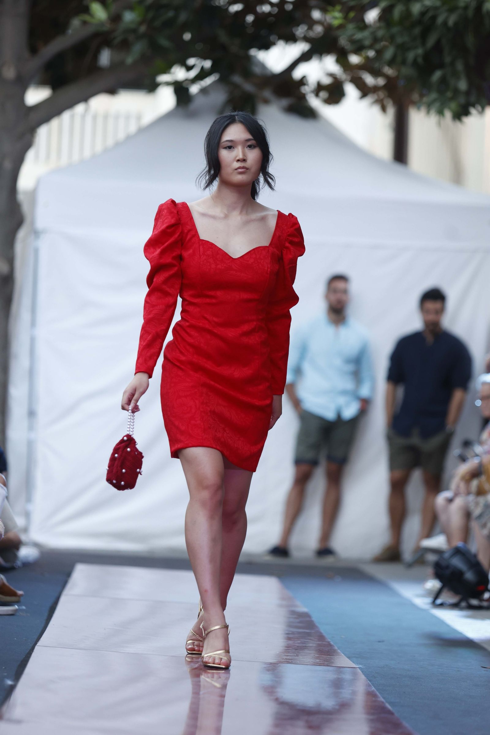 Las imágenes del Desfile de Jóvenes Diseñadores en la Plaza de la Magdalena