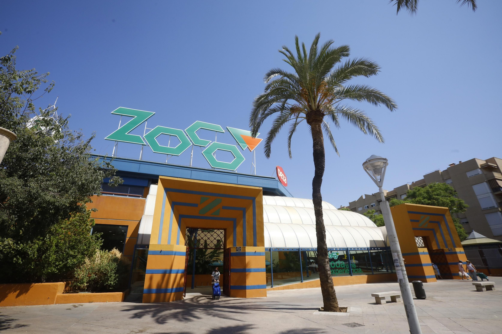 Acceso principal al Centro Comercial Zoco de Córdoba.