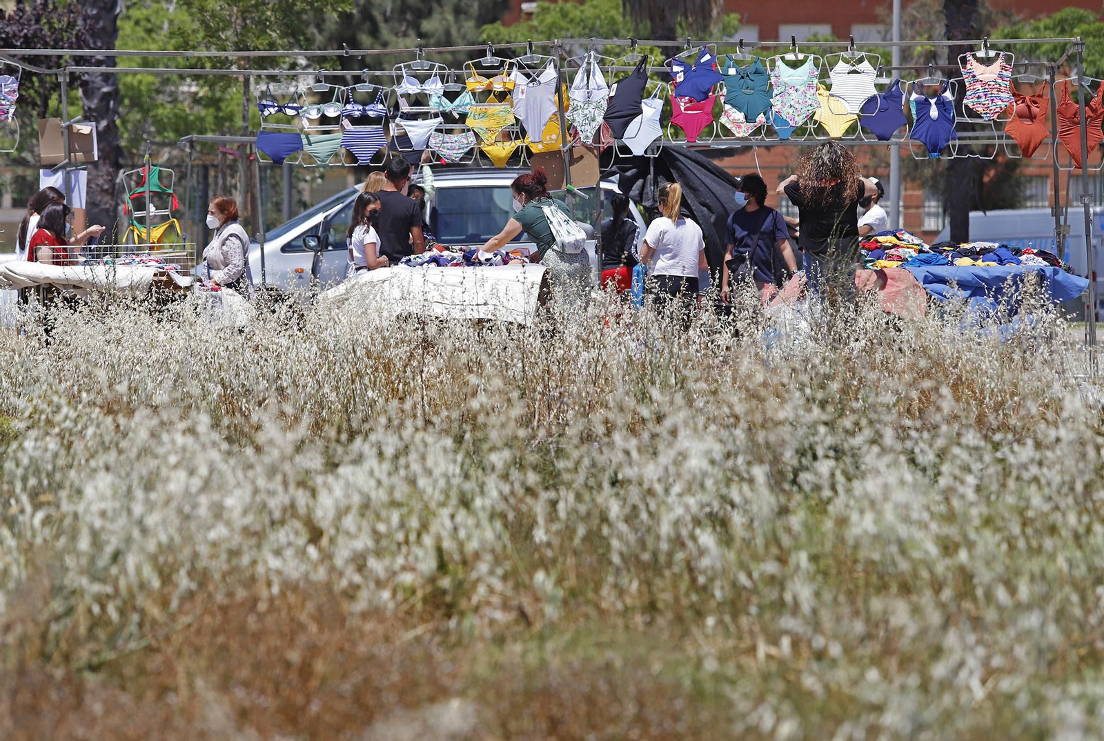 Imágenes del Mercadillo de Huelva en su nueva ubicación