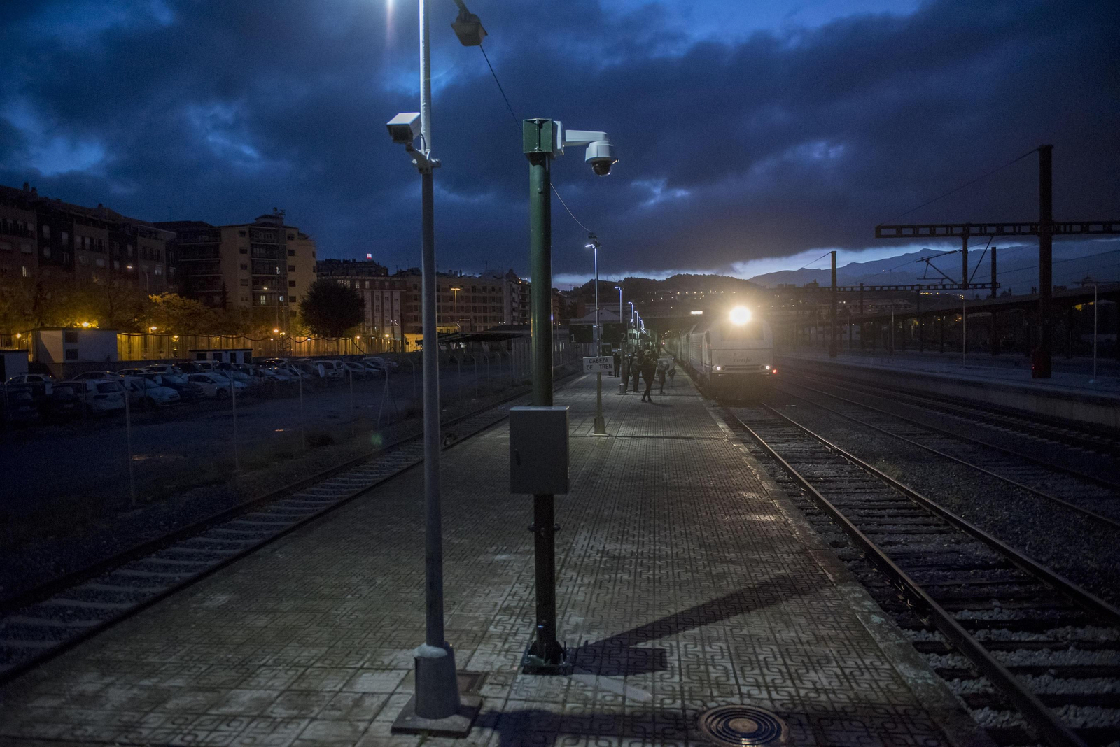 26 N: Primer tren de Granada a Madrid que pone fin a la desconexión