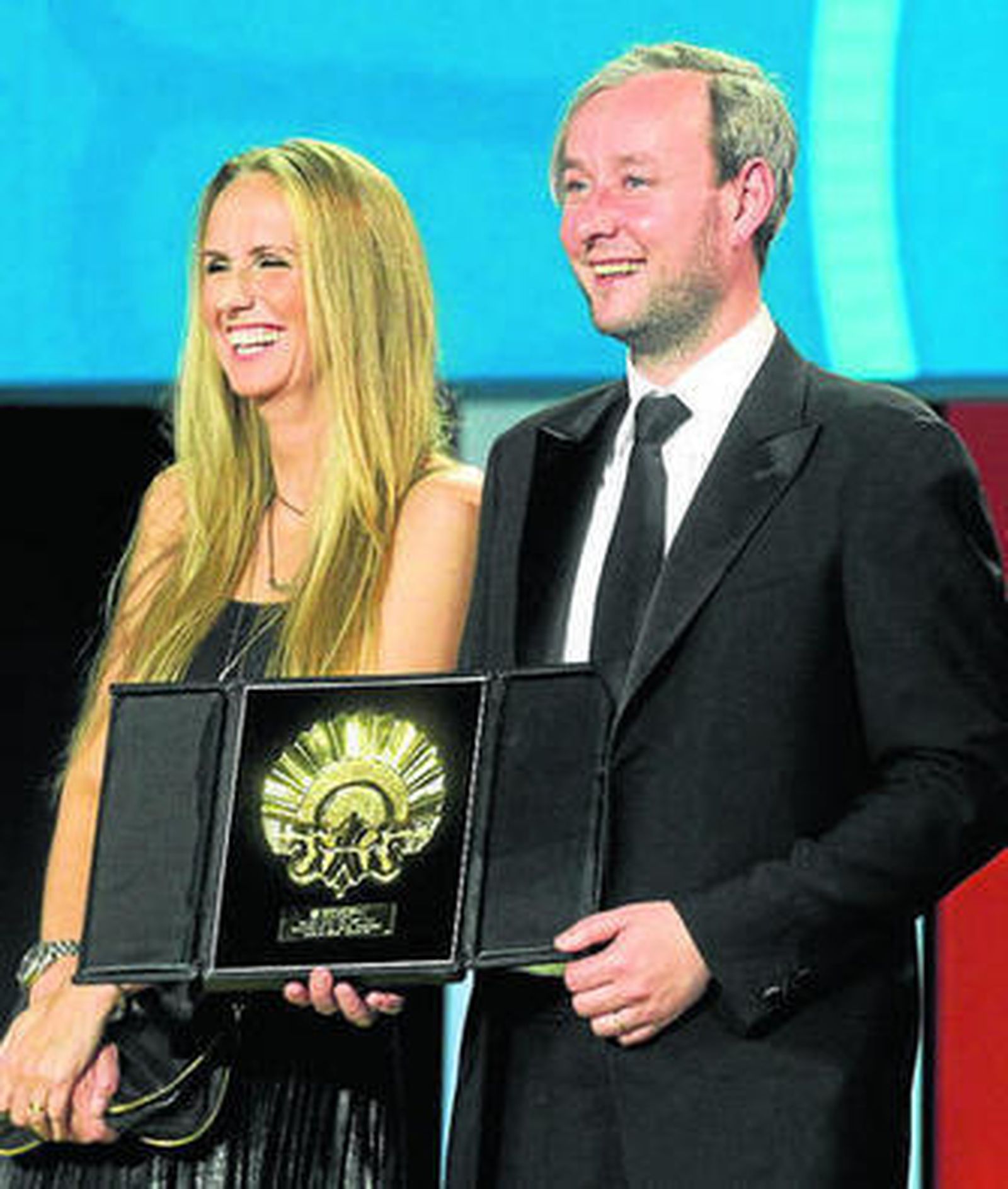 El director islandés Rúnar Rúnarsson, con la Concha de Oro.