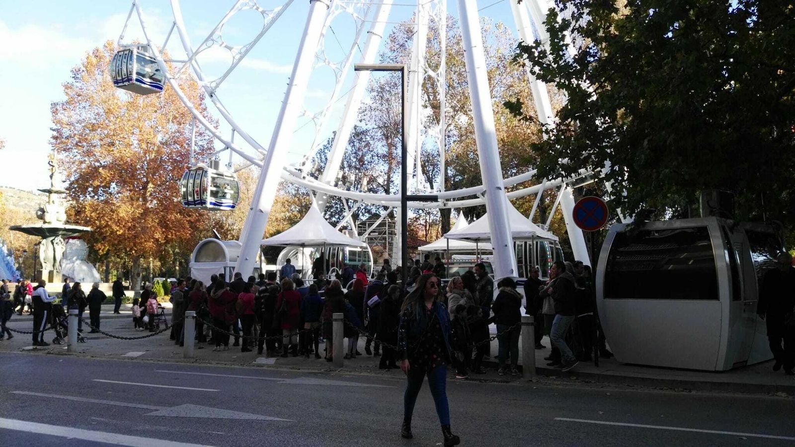 Fotos de las colas en la noria de Granada el domingo