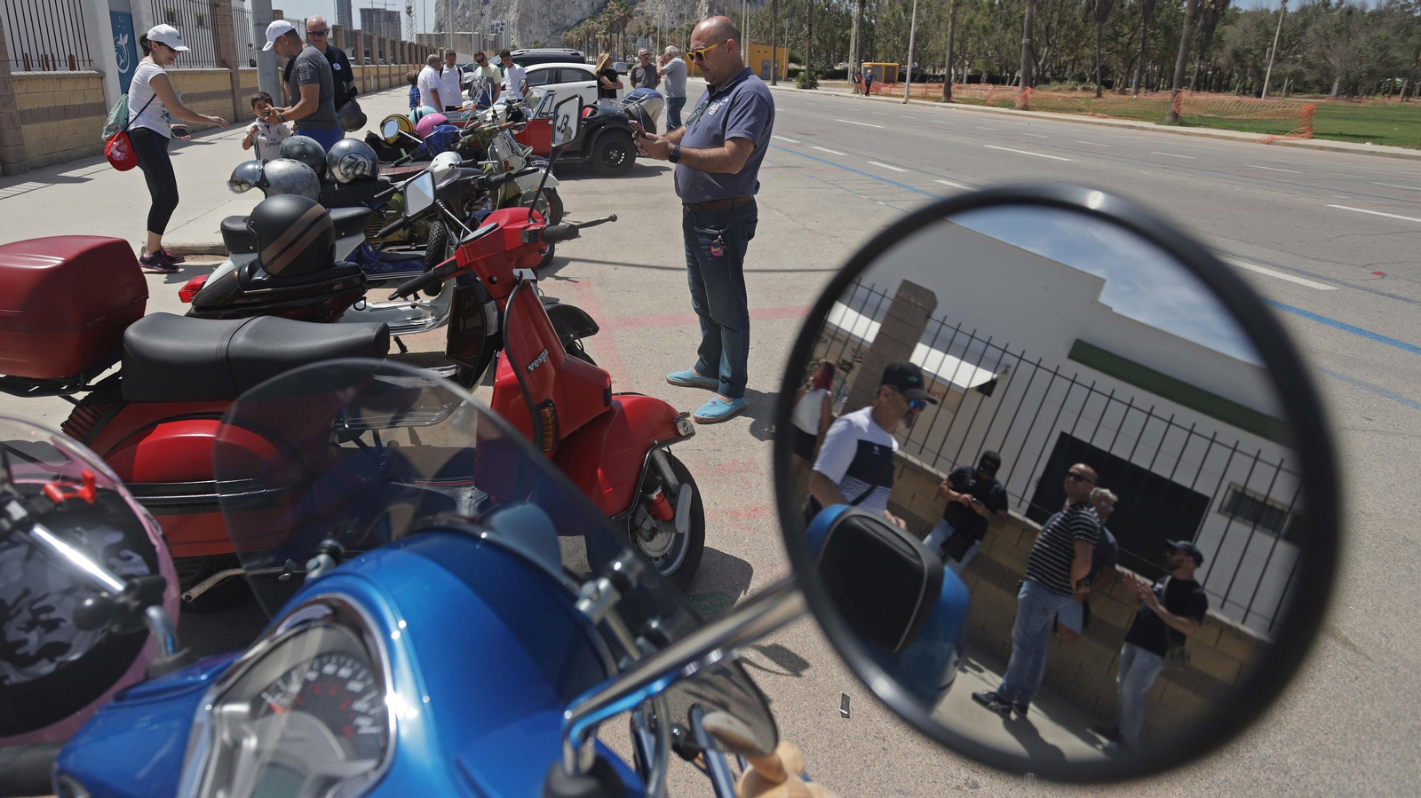 Fotos de la concentración de coches clásicos en La Línea