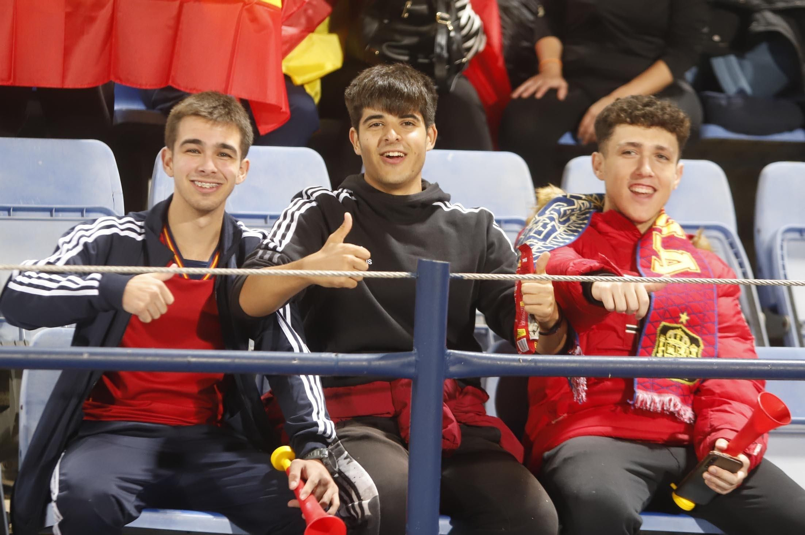 Gran ambiente para ver la selección española sub-21 en Huelva