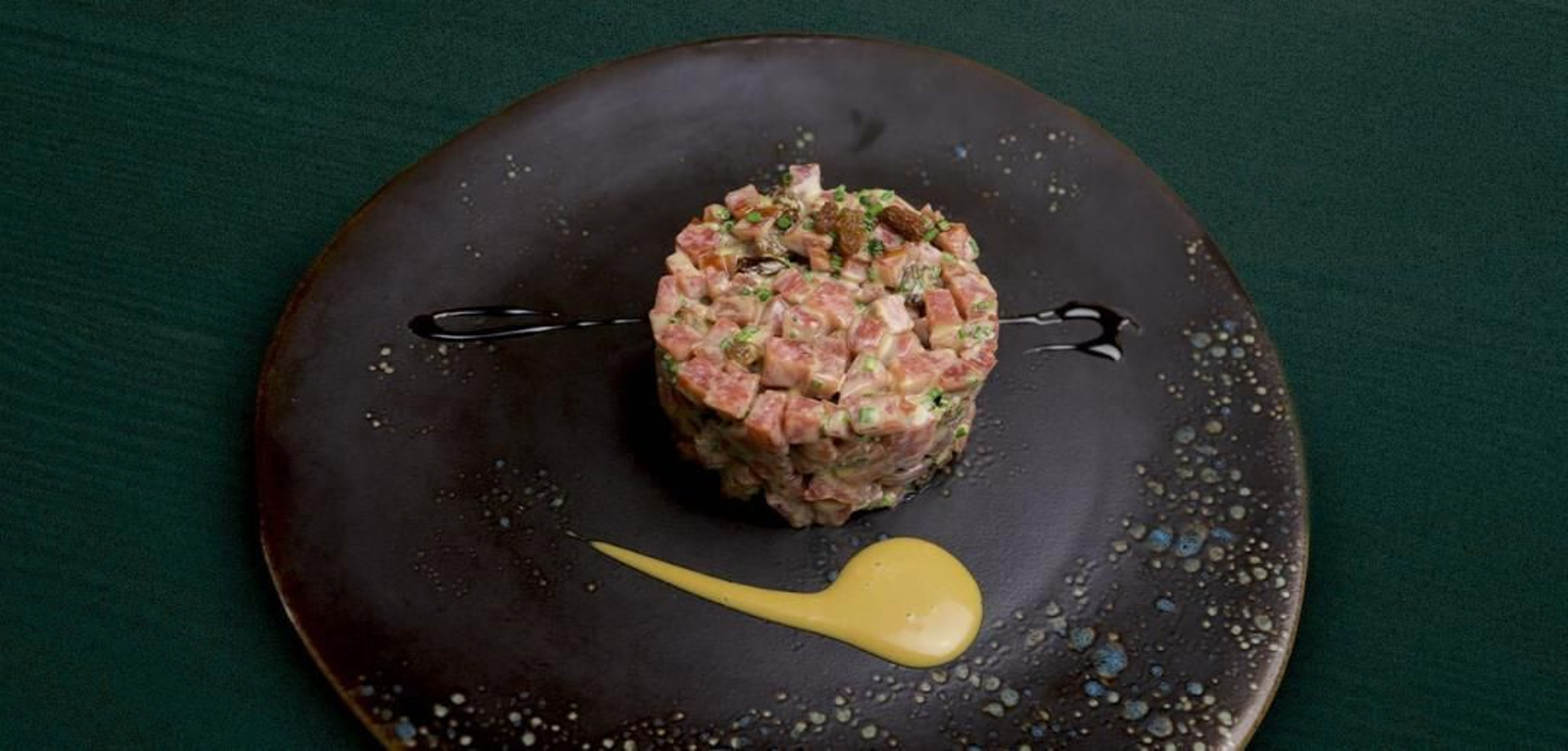 El tartar de salchichón de Taró. El tartar de salchichón de Taró.