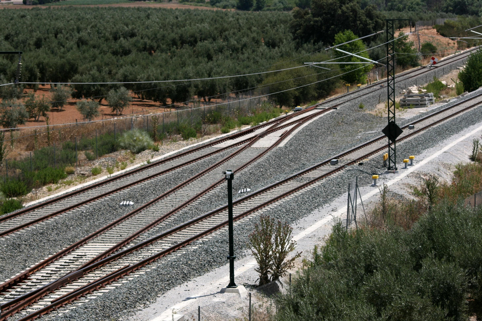 Así está la línea de tren convencional Granada-Bobadilla y algunas estaciones