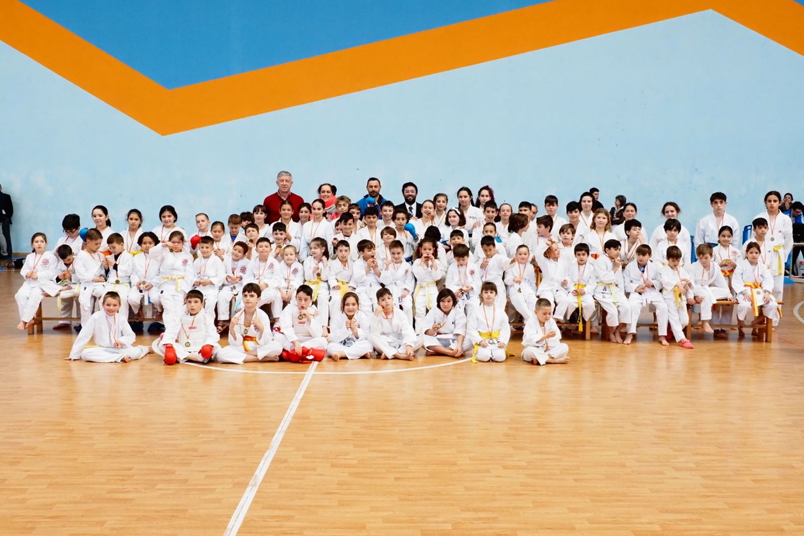 Los jóvenes karatekas en Palos de la Frontera.