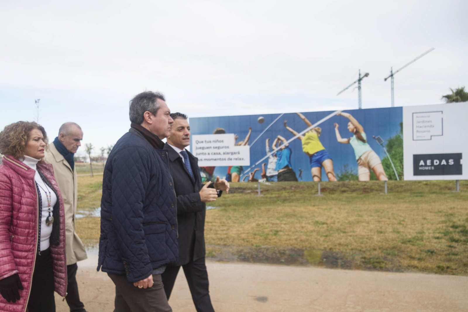Juan Espadas visita el inicio de las obras de Hacienda del Rosario.