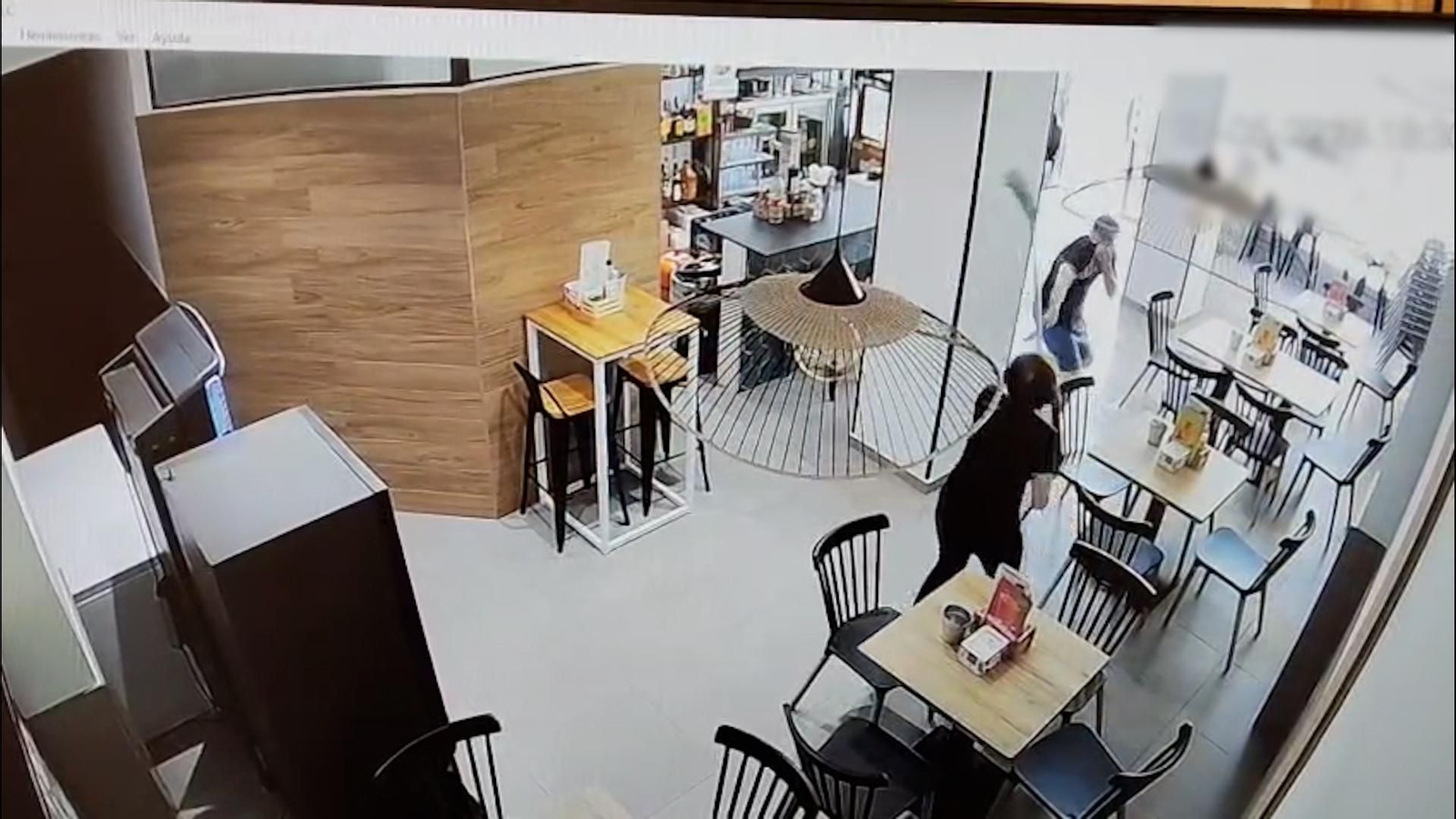 Cafetería en la que intentó robar uno de los detenidos. Cafetería en la que intentó robar uno de los detenidos.