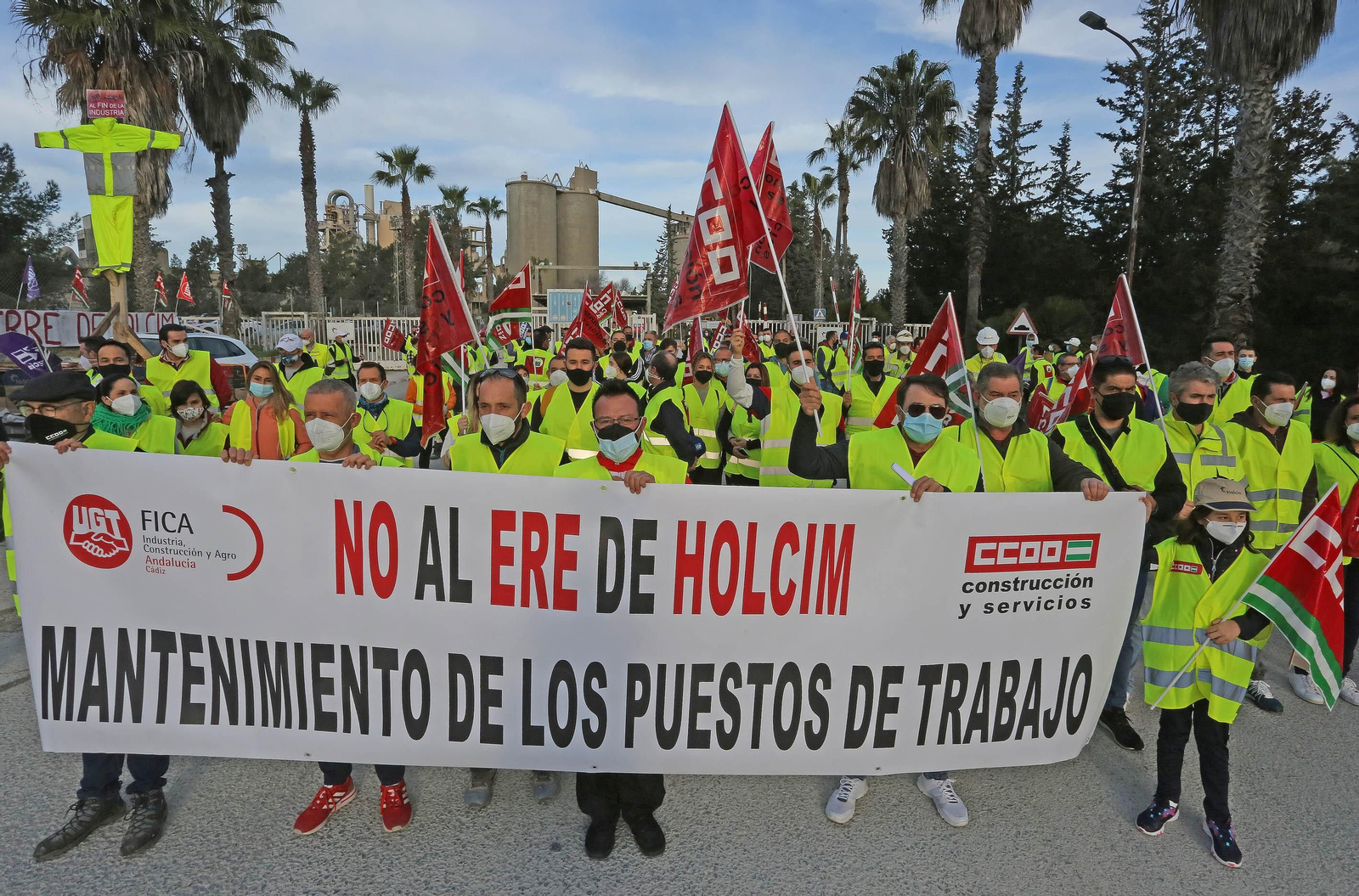 Marcha de los trabajadores contra el ERE de Holcim en Jerez