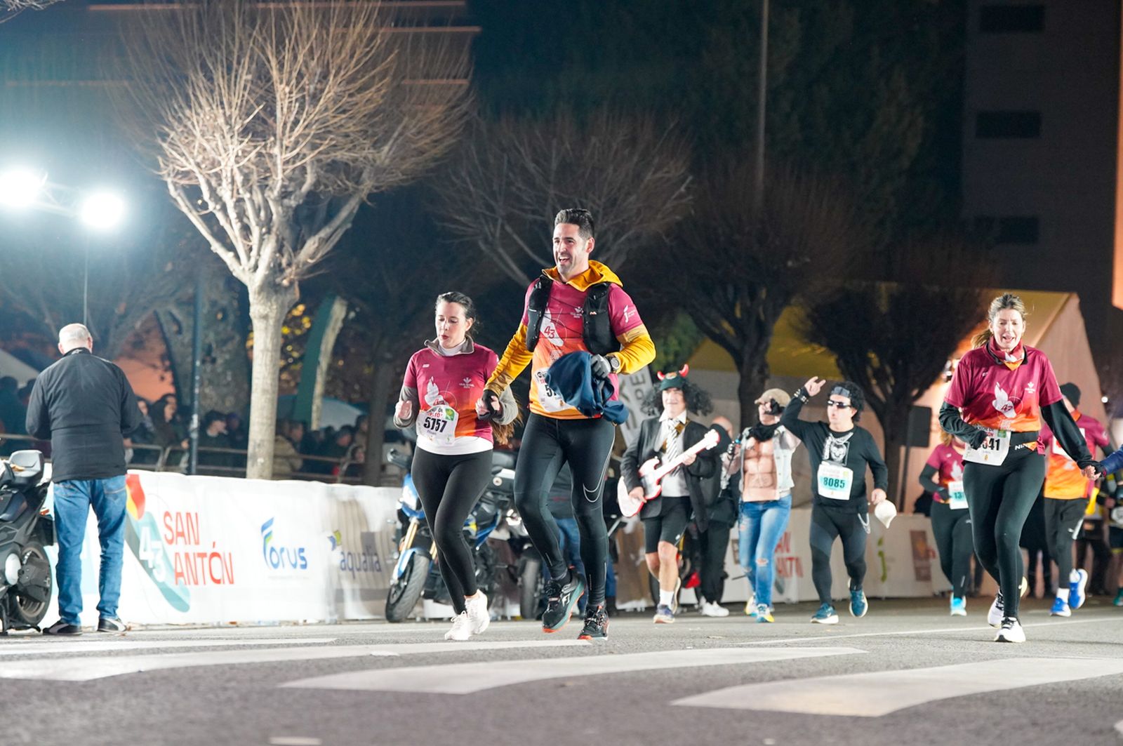 En imágenes: búscate en tu llegada a meta de la Carrera de San Antón 2026 (5)