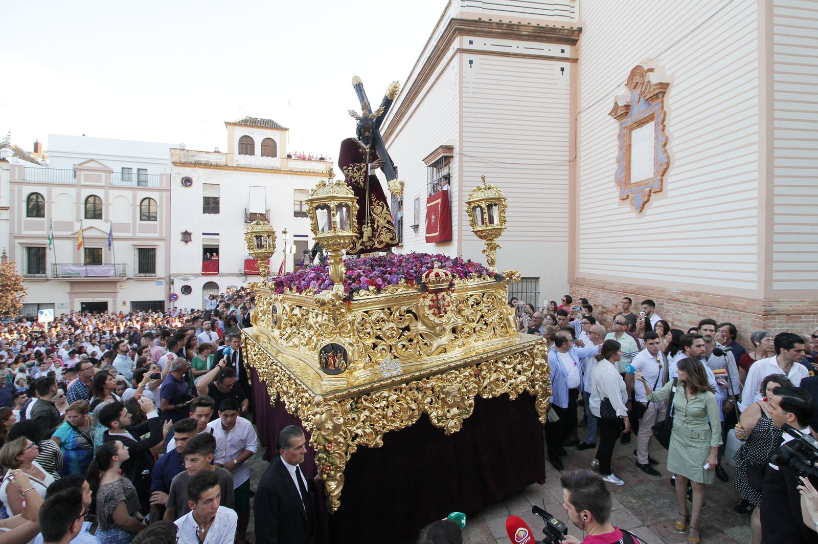 Imágenes del Señor de Pasión en la procesión del centenario de la hermandad