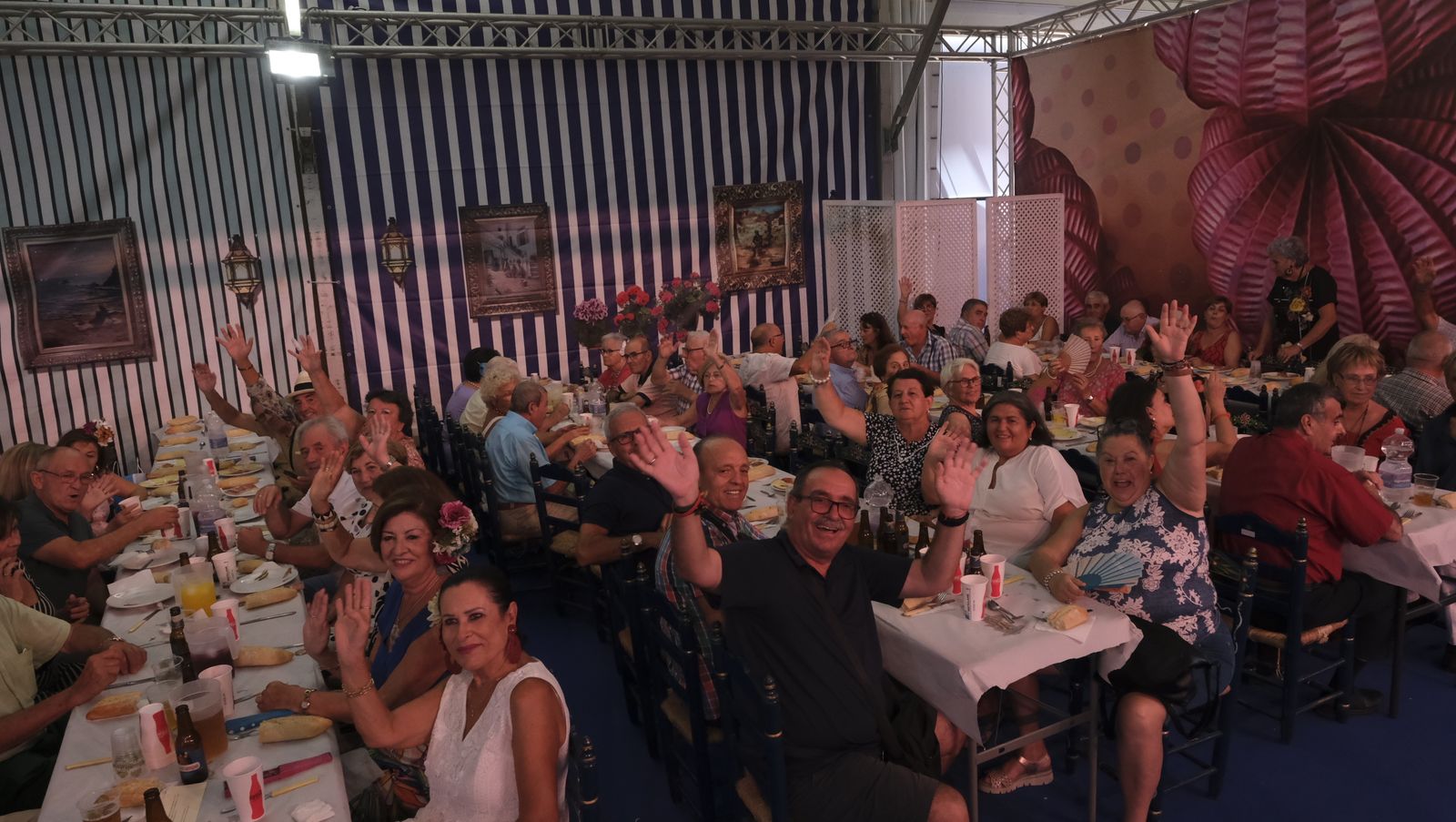 Imágenes de la comida homenaje a los mayores en la Caseta Municipal de la Feria de Almería 2022