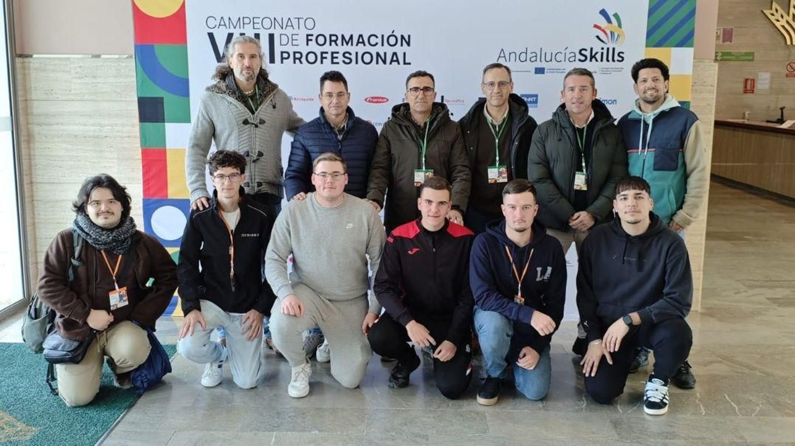 Alumnos y profesores del Lora Tamayo que han participado en AndalucíaSkills.