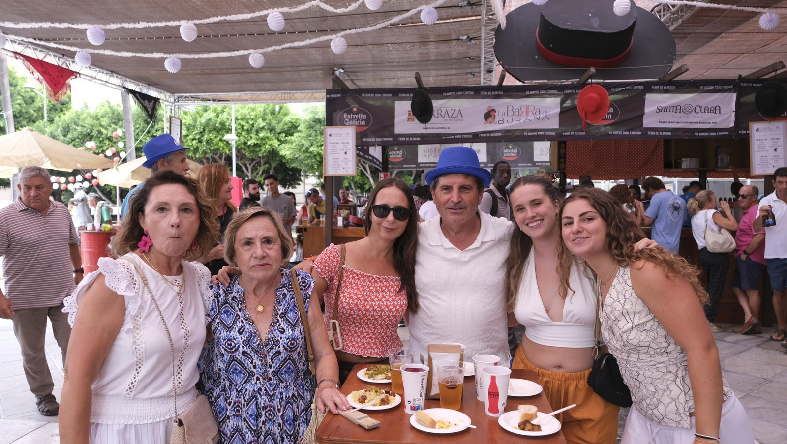 Los almerienses disfrutan del lunes en la Feria del Mediodía