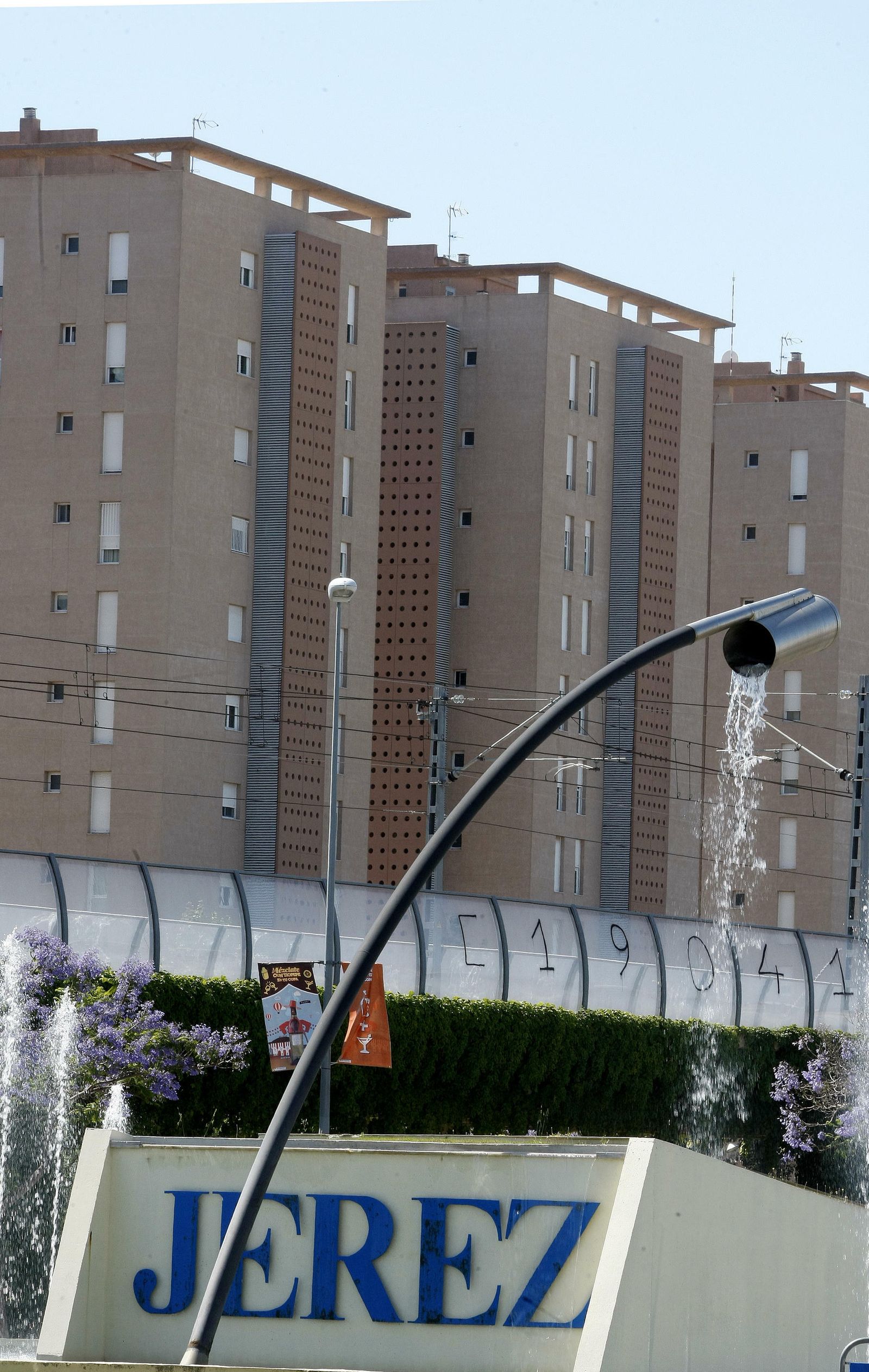 Imagen de los edificios donde se encuentran los pisos puestos a la venta por Adif.