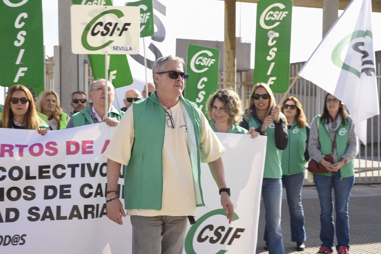 Las fotografías de la concentración de CSIF en La Línea por las mejoras laborales en la Agencia Pública de Puertos de Andalucía