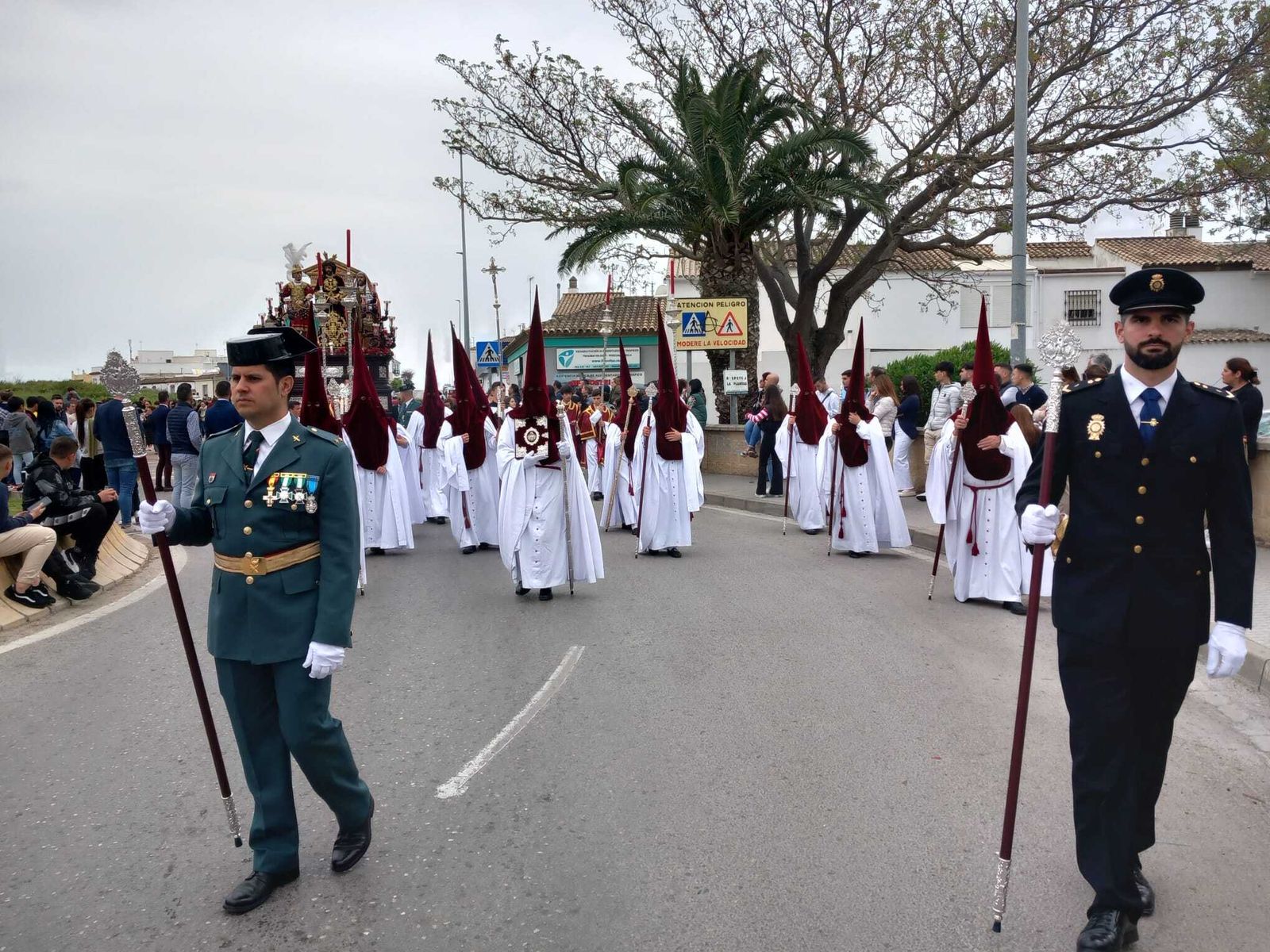 Todas las imágenes de la Virgen de Afligidos restaurada y del martes santo en Chiclana