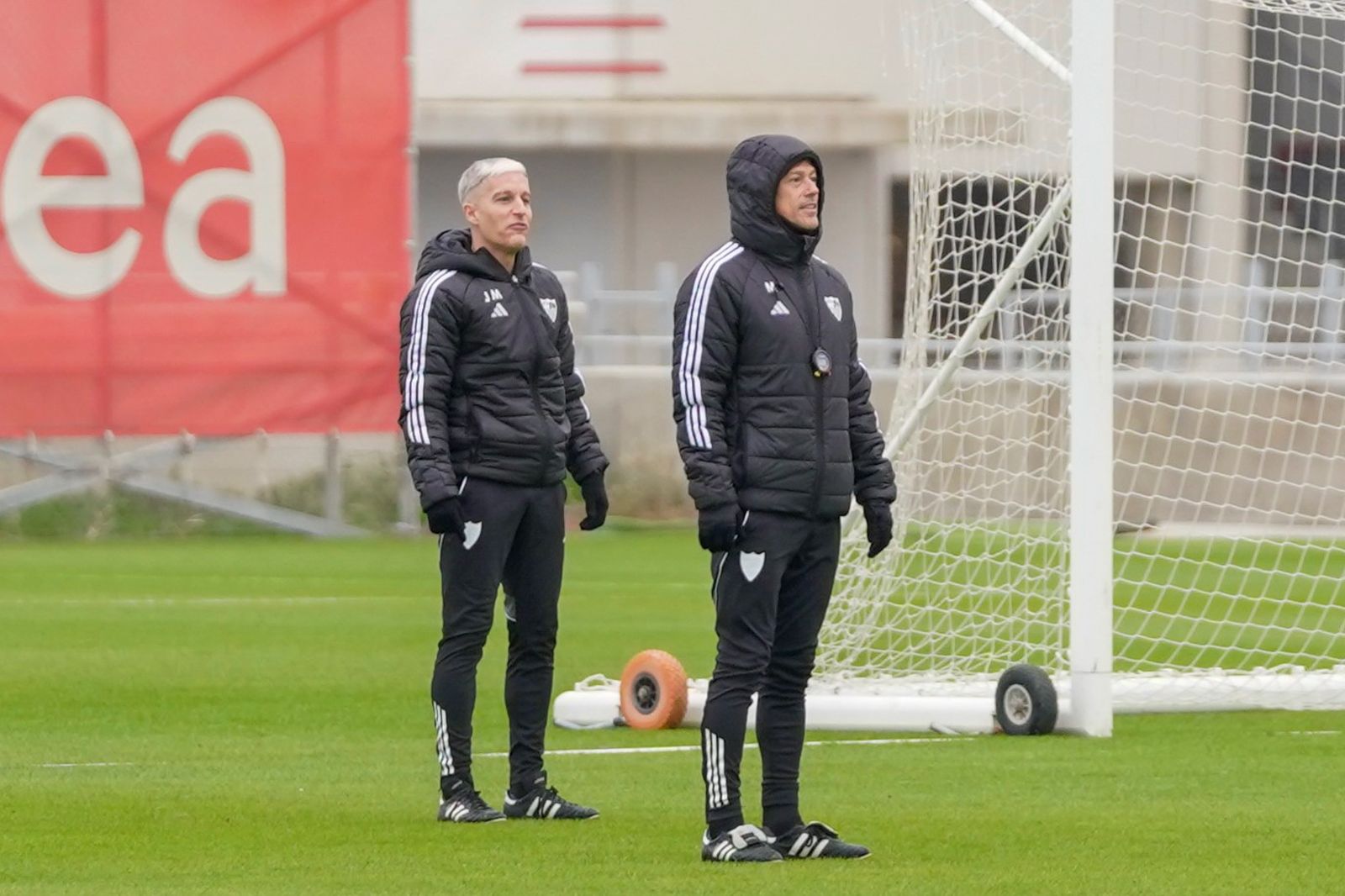 Almeyda, junto a Javi Martínez, su ayudante, en un entrenamiento reciente.