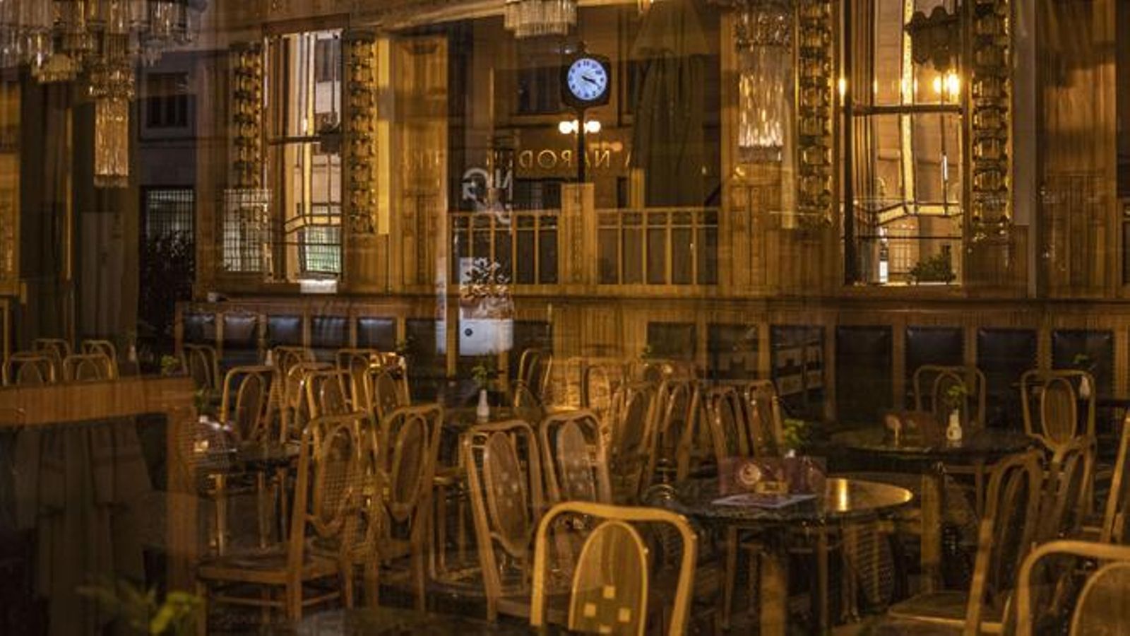 Bar vacío en Praga.