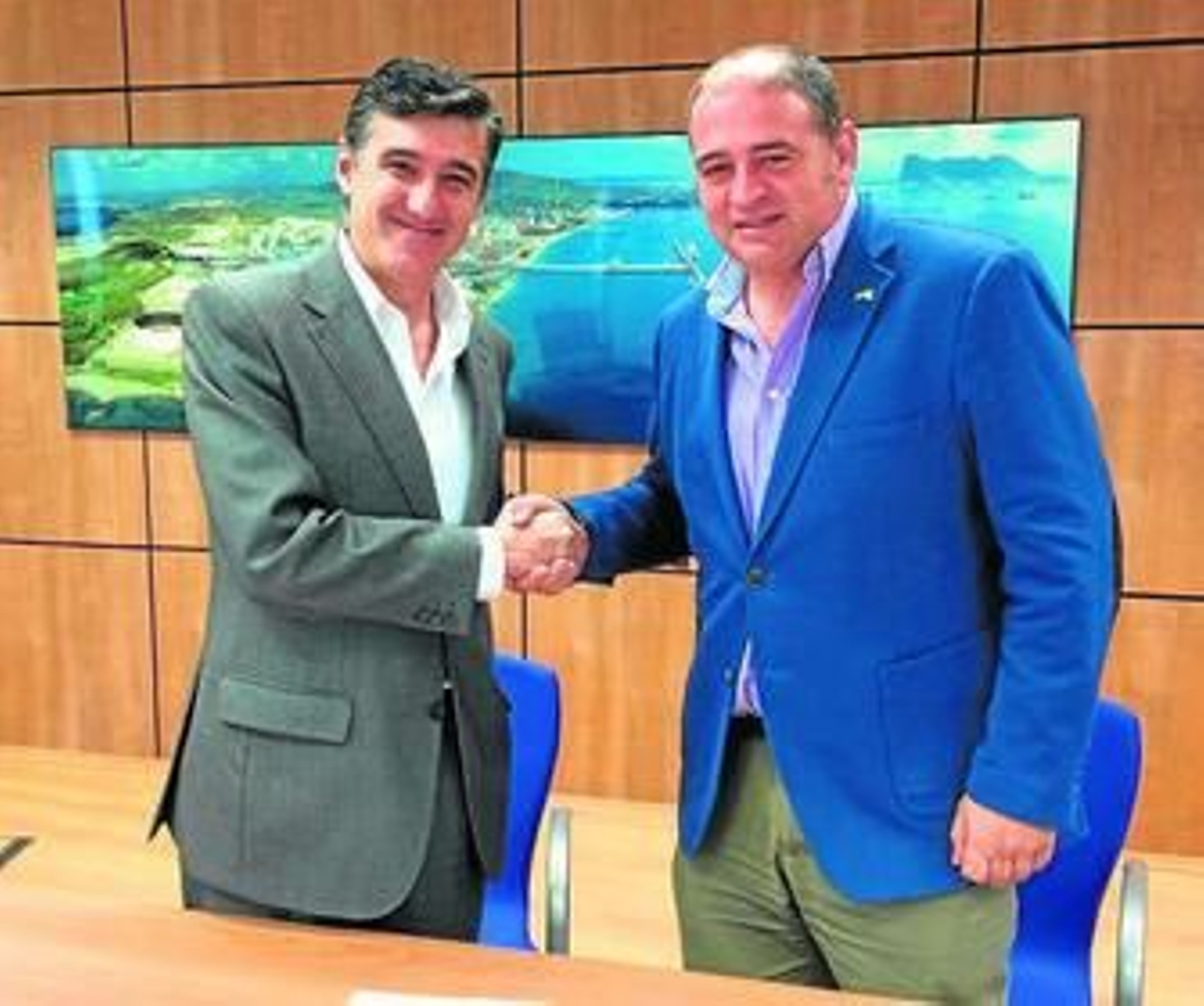 Romero y Cano, ayer tras la firma del acuerdo.