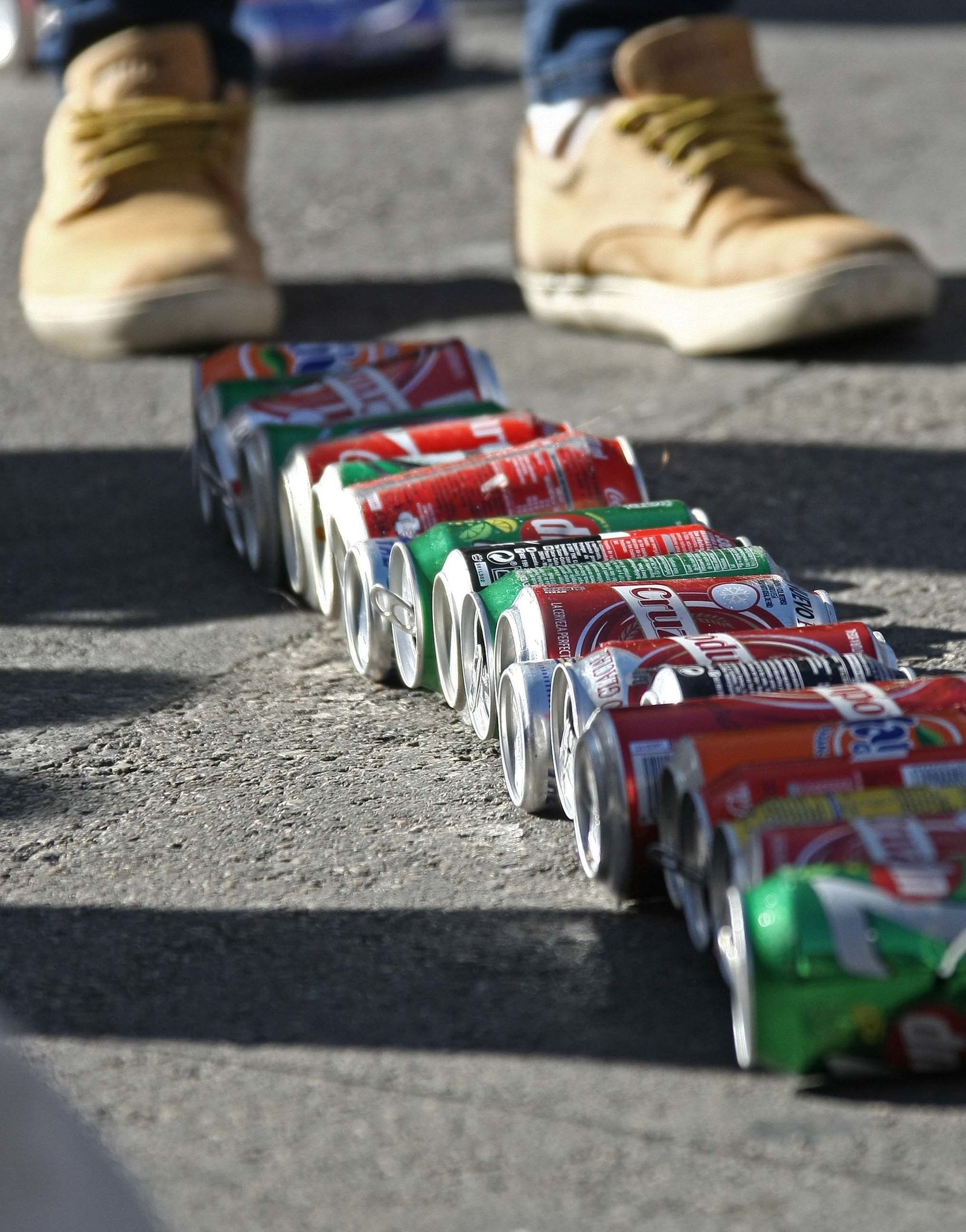 Arrastre de latas en Algeciras