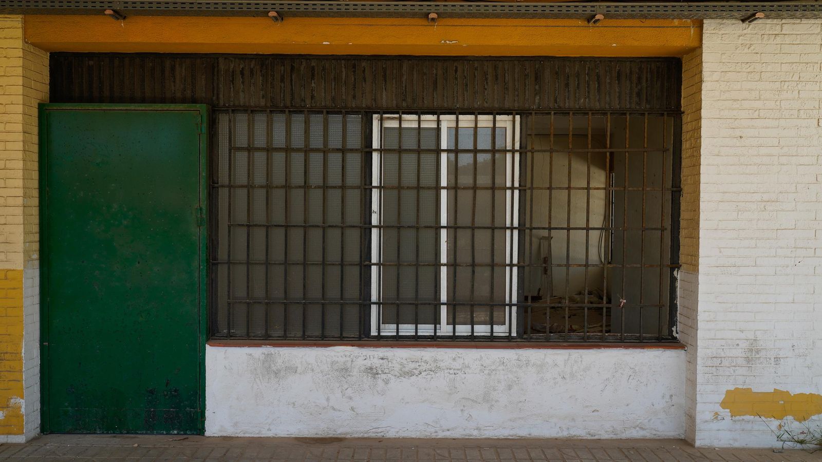 Así es la dejadez en el Centro Cívico de la reconquista.