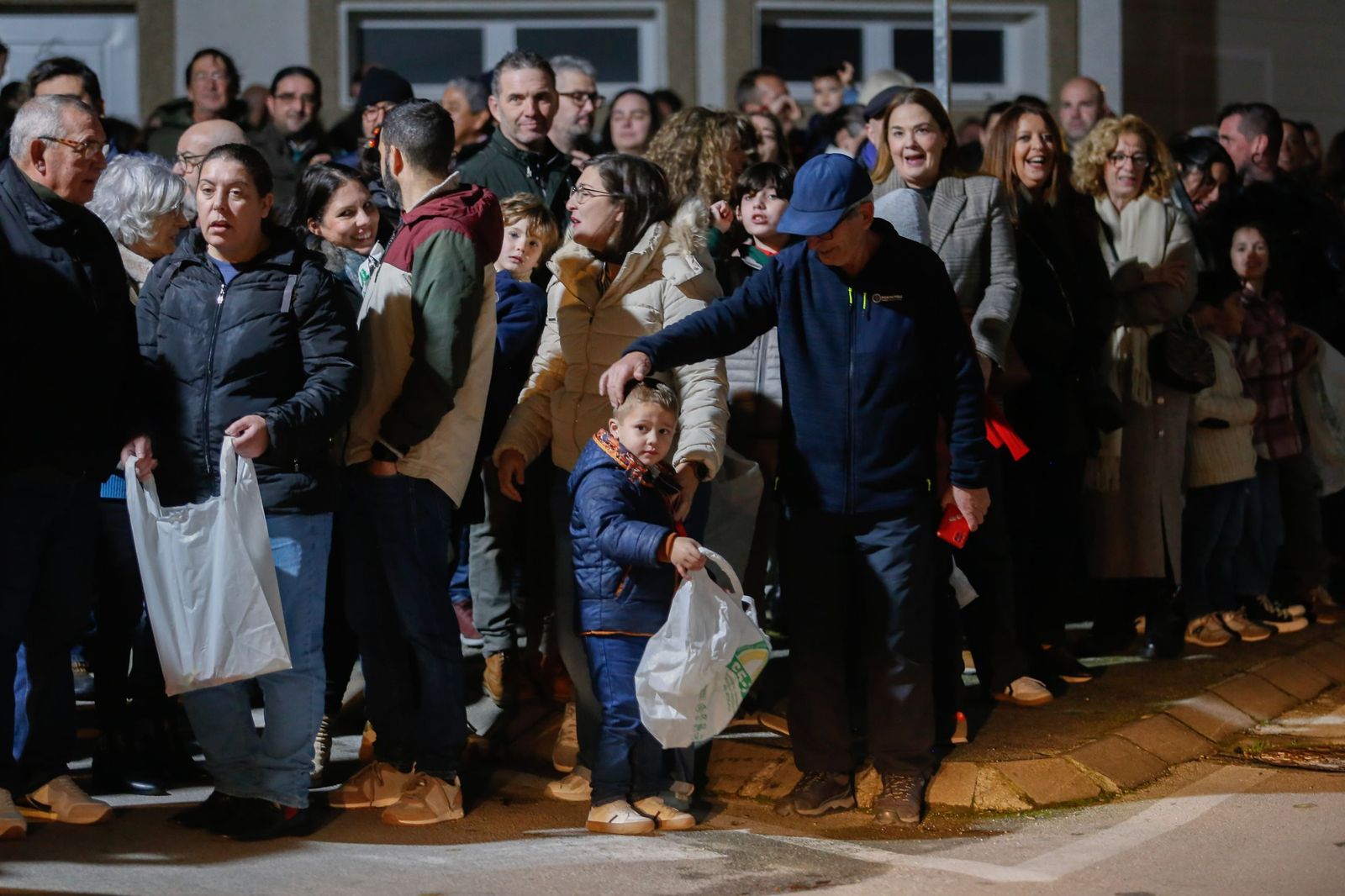 Búscate en las fotos de la cabalgata de Reyes Magos 2026 en Los Barrios