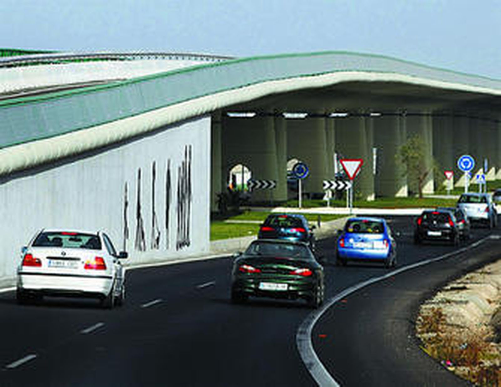 El puente de las dos variantes, en El Puerto, es aún inaccesible.