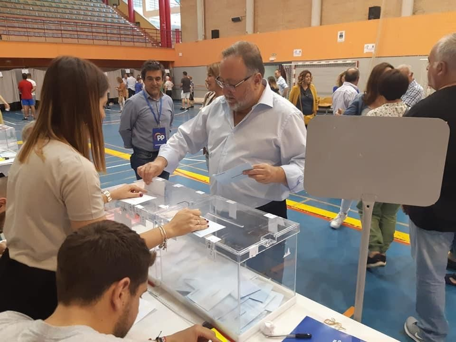 Joaquín Villanova este domingo votando en Alhaurín de la Torre.