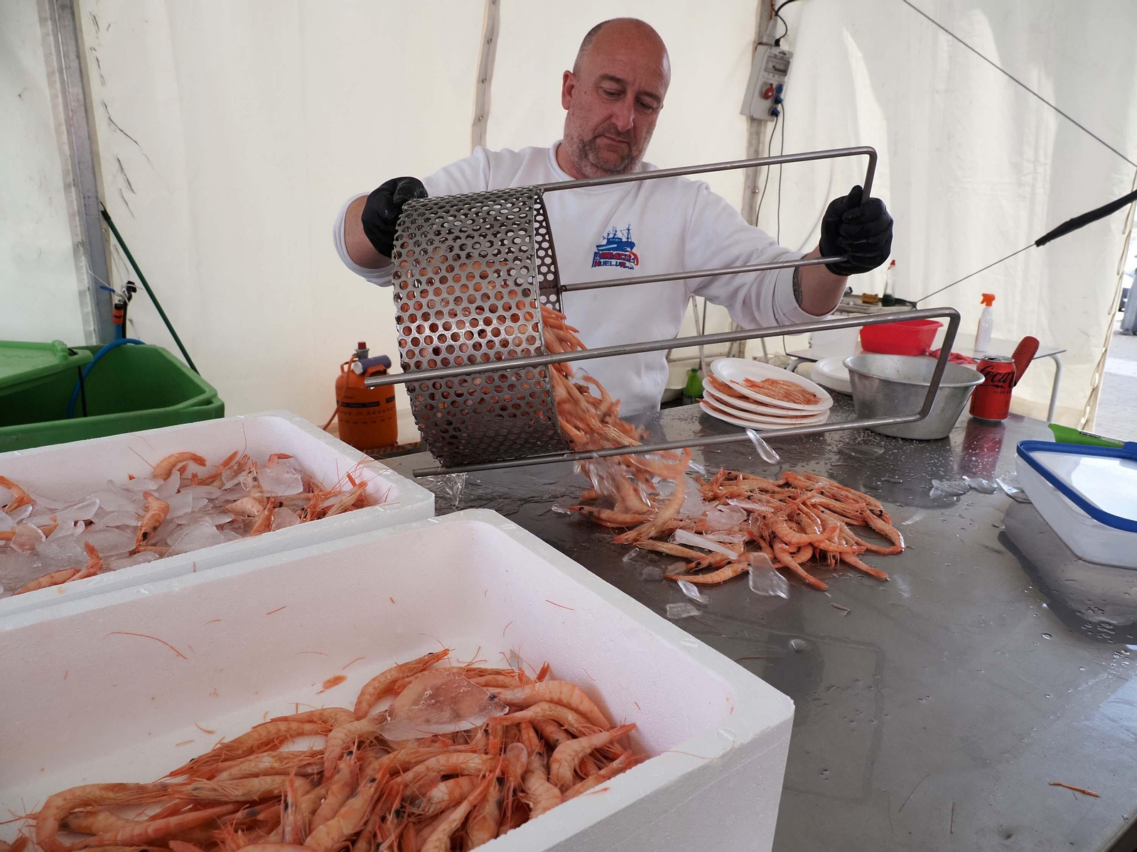 El espectacular ambiente de la Feria de la Gamba de Punta Umbría, en imágenes