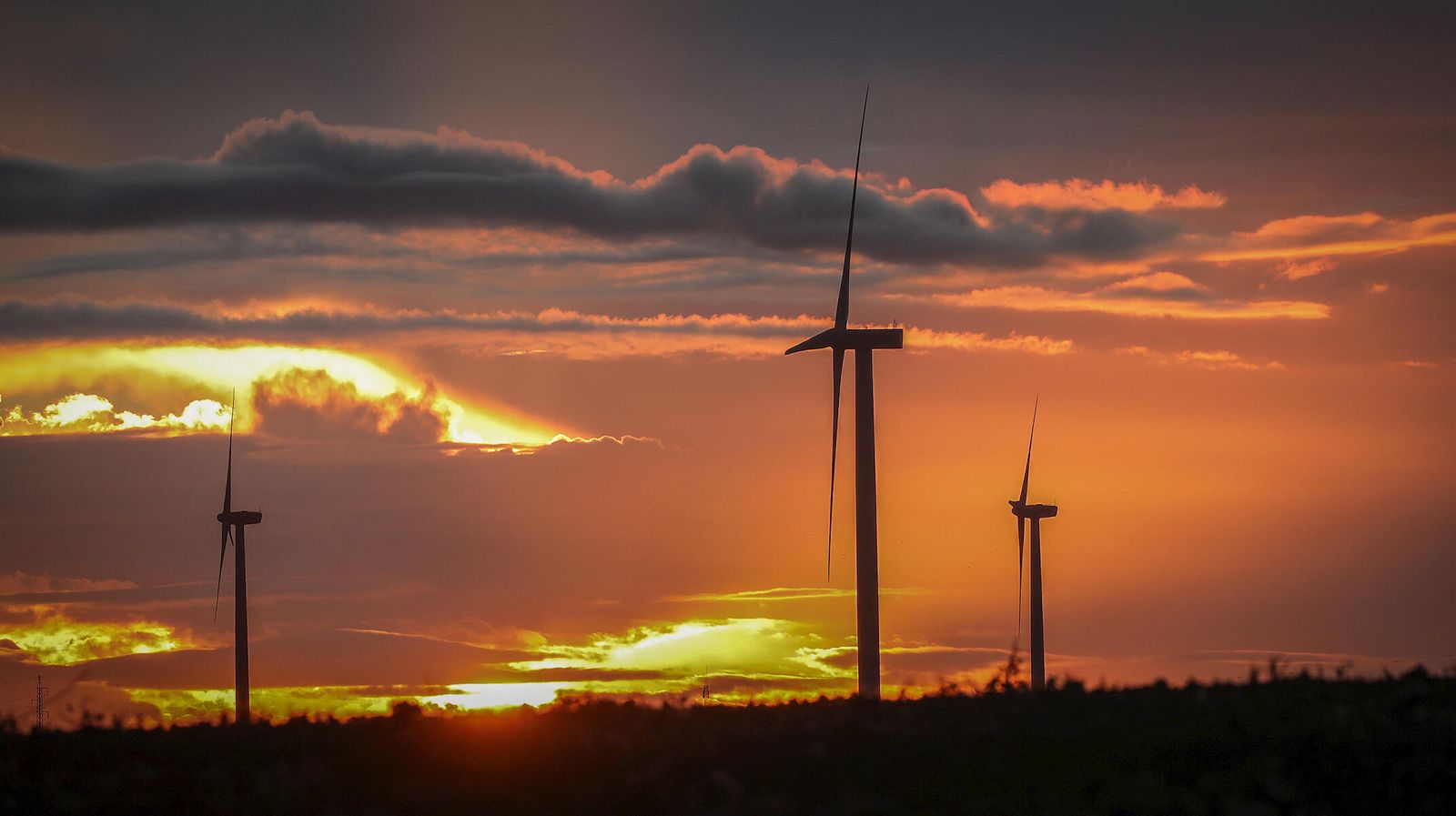 Varios generadores aéreos.