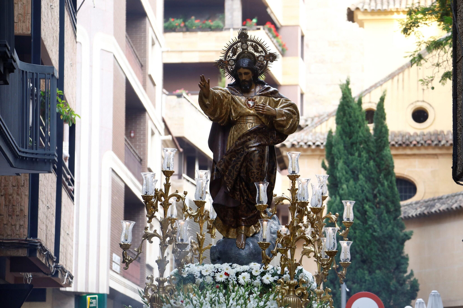 La procesión del Sagrado Corazón de Jesús en Córdoba, en imágenes