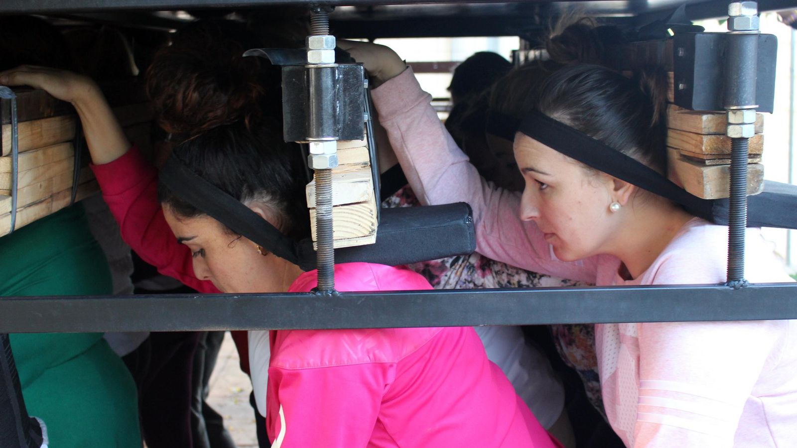 Cuadrilla mujeres costaleras de la Virgen de la Trinidad de Puerto Real