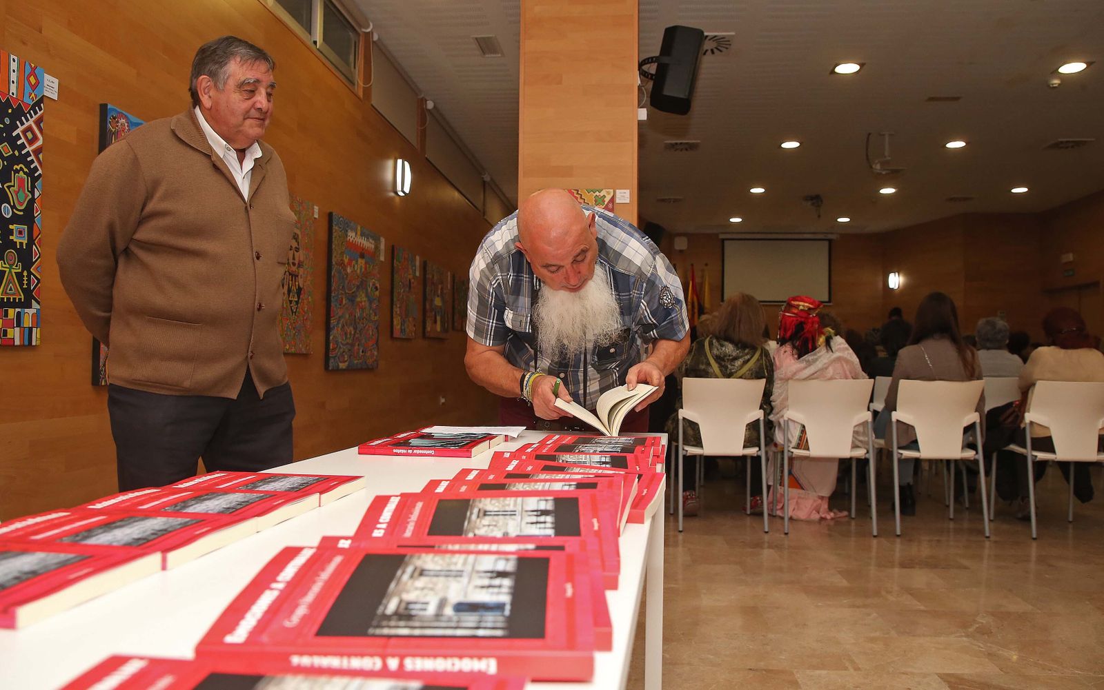 Fotos de la presentación del libro  'Emociones a Contraluz' del grupo literario Infusiónate en Algeciras