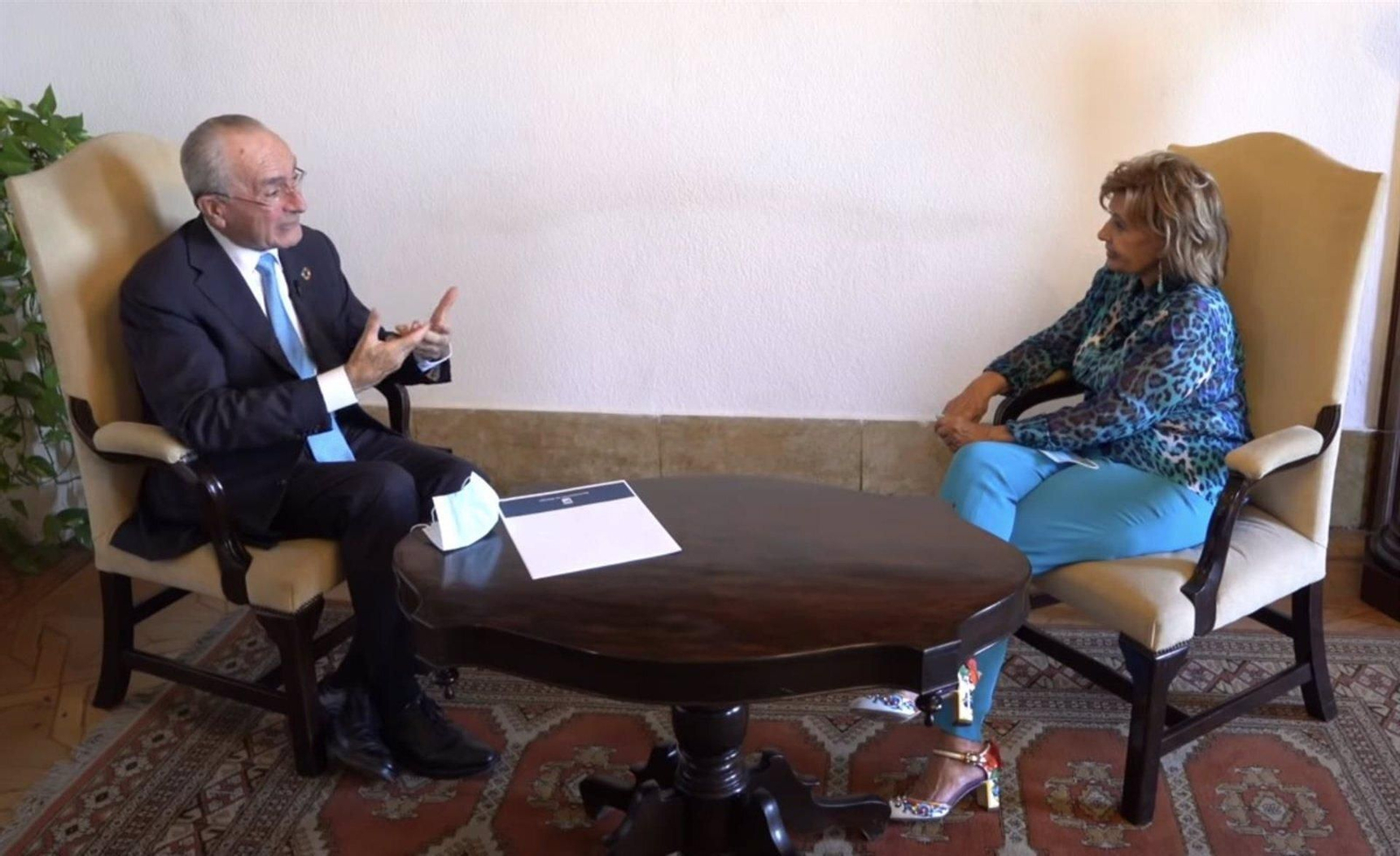 El alcalde en una reunión con María Teresa Campos. El alcalde en una reunión con María Teresa Campos.