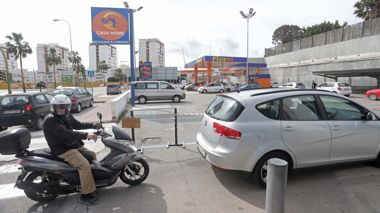 Fotos de colas en las gasolineras del Campo de Gibraltar