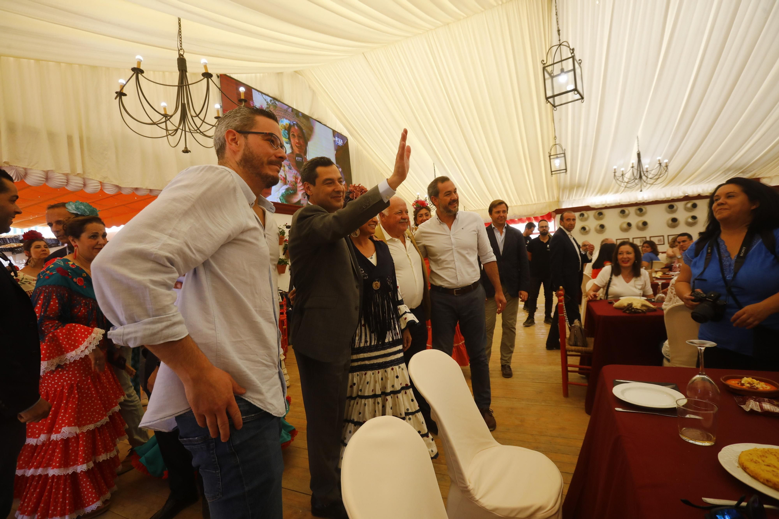 La visita de Juanma Moreno a la Feria de Córdoba, en imágenes