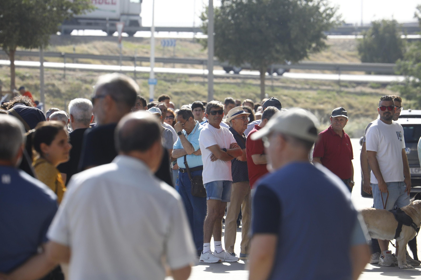 Colas en El Arcángel: Fondos agotados para el Córdoba CF - Ponferradina