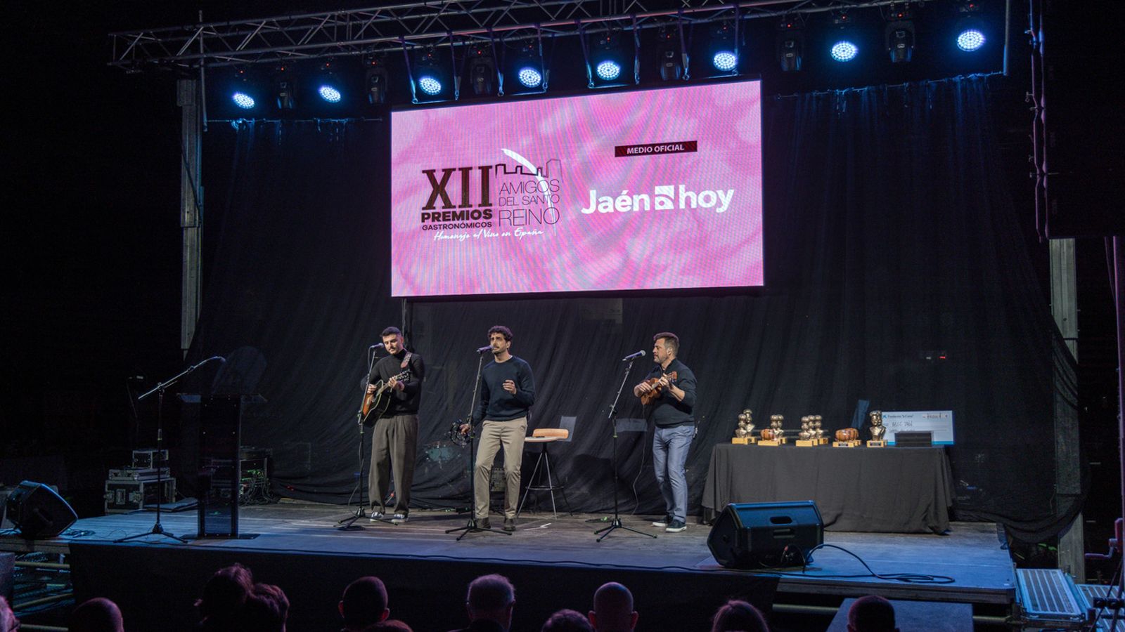 Joselete Quesada durante su actuación en la Gala de los Premios Gastronómicos Amigos del Santo Reino.