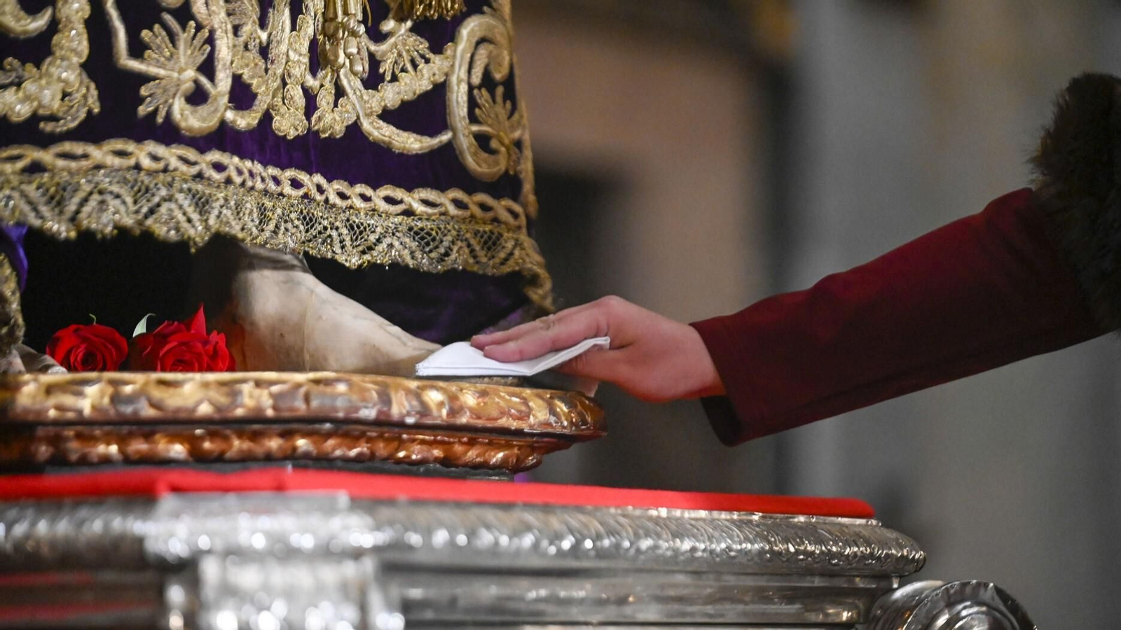 Fotogalería: Tradicional y Devoto Besapiés Nuestro Padre Jesús del Rescate 2025