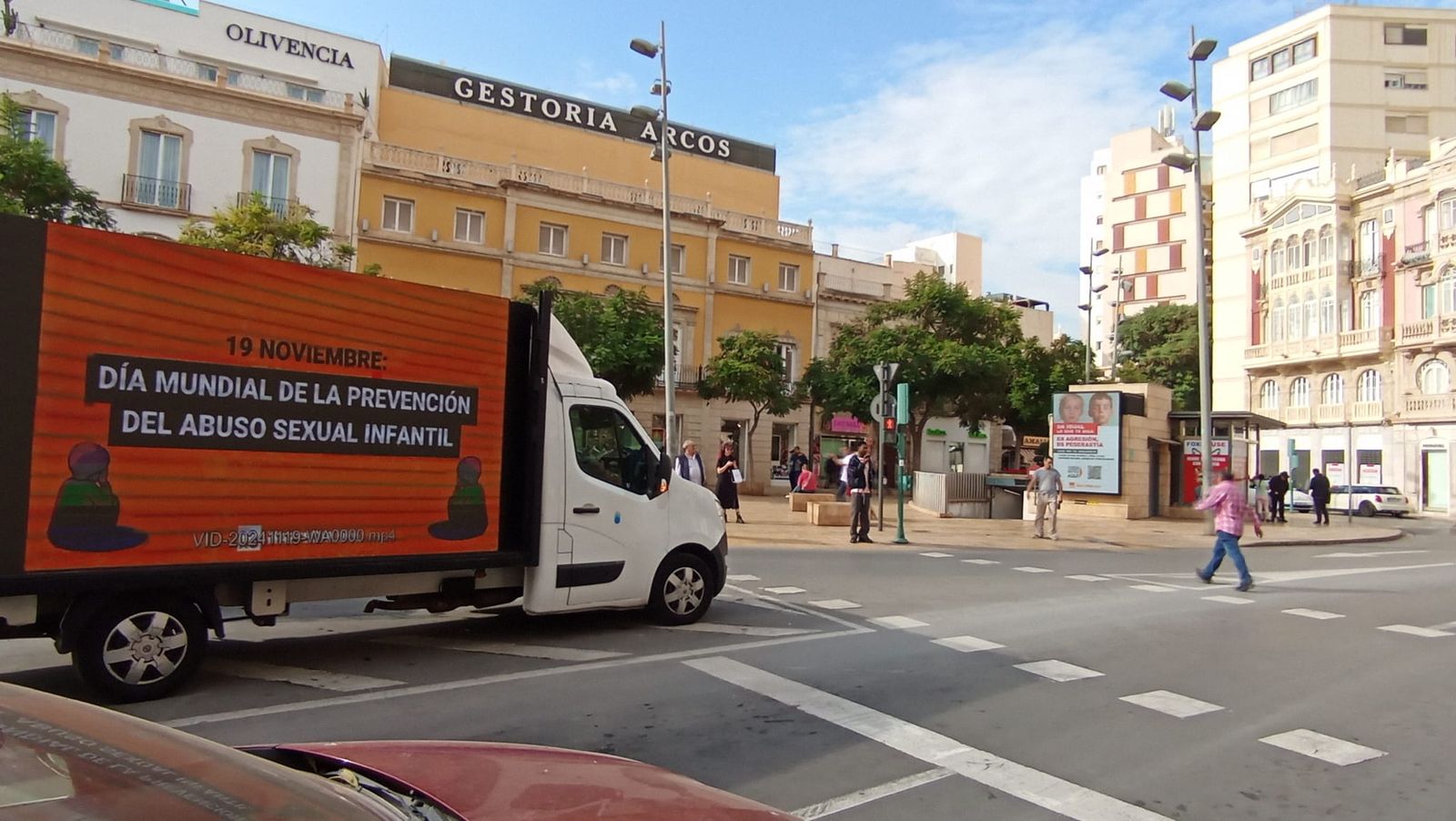 El camión de Hazte Oír en el Paseo de Almería